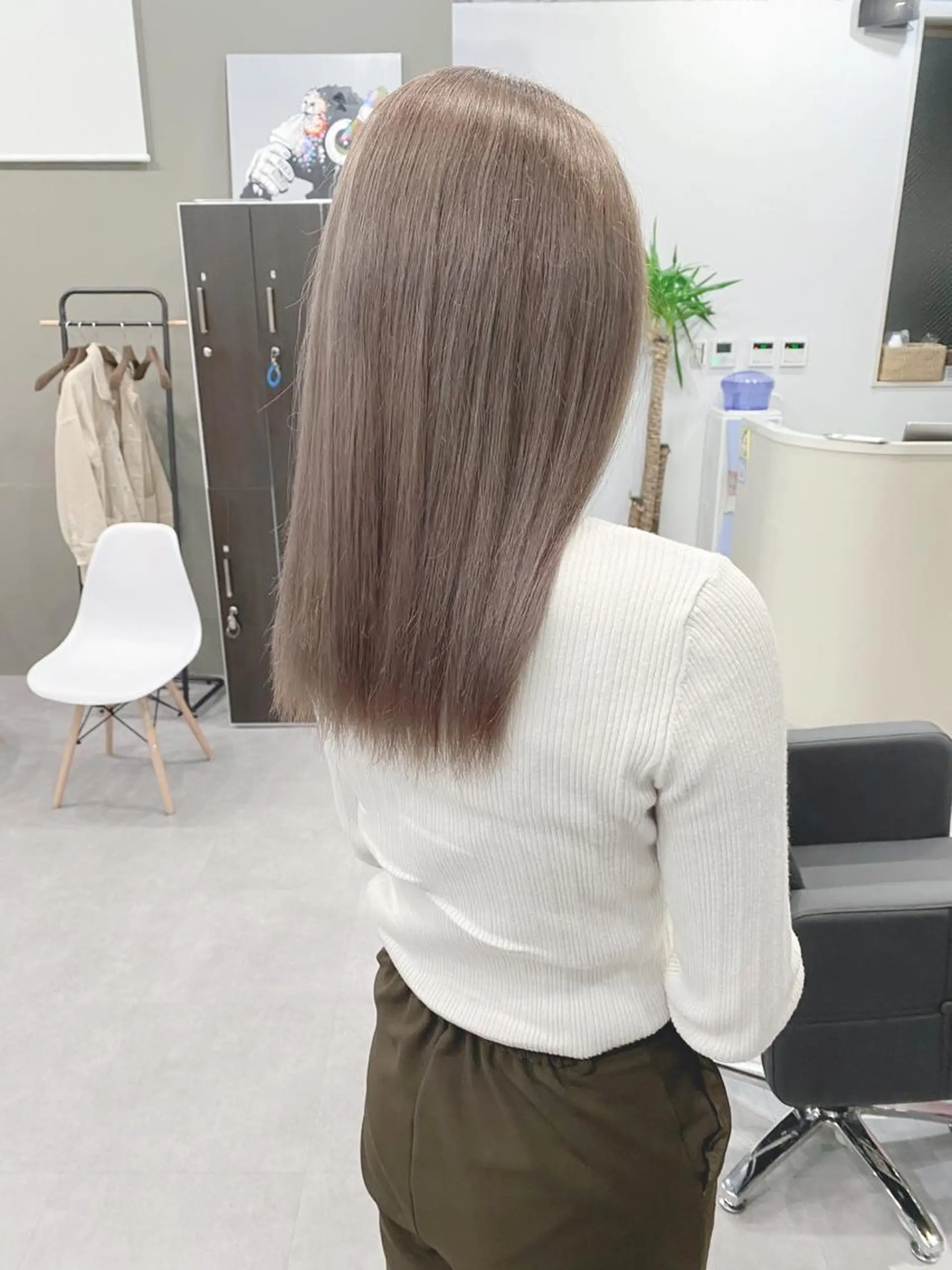 セミロング カラー ブリーチ Via officialのヘアスタイル
