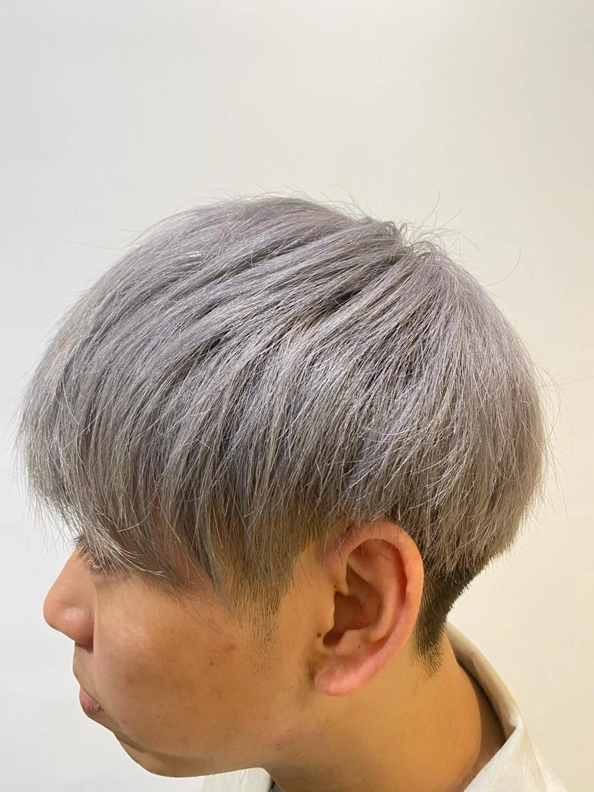 ショート ヘアカラー トリートメント 三ノ宮フェザーパーマ 蕃本 啓利のヘアスタイル