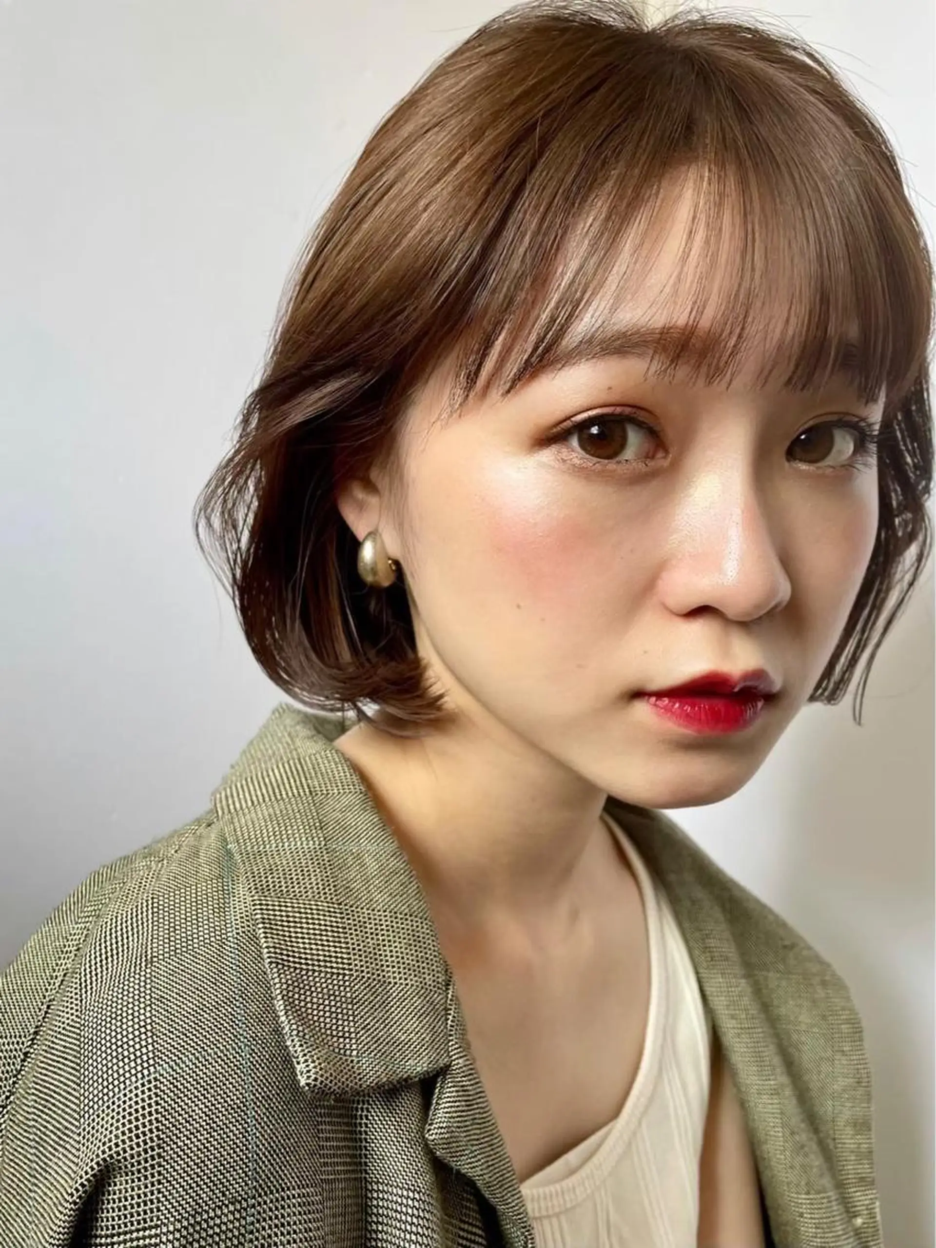 ショート カラー ベージュカラー fumi🪞血色感 アップ艶カラーのヘアスタイル