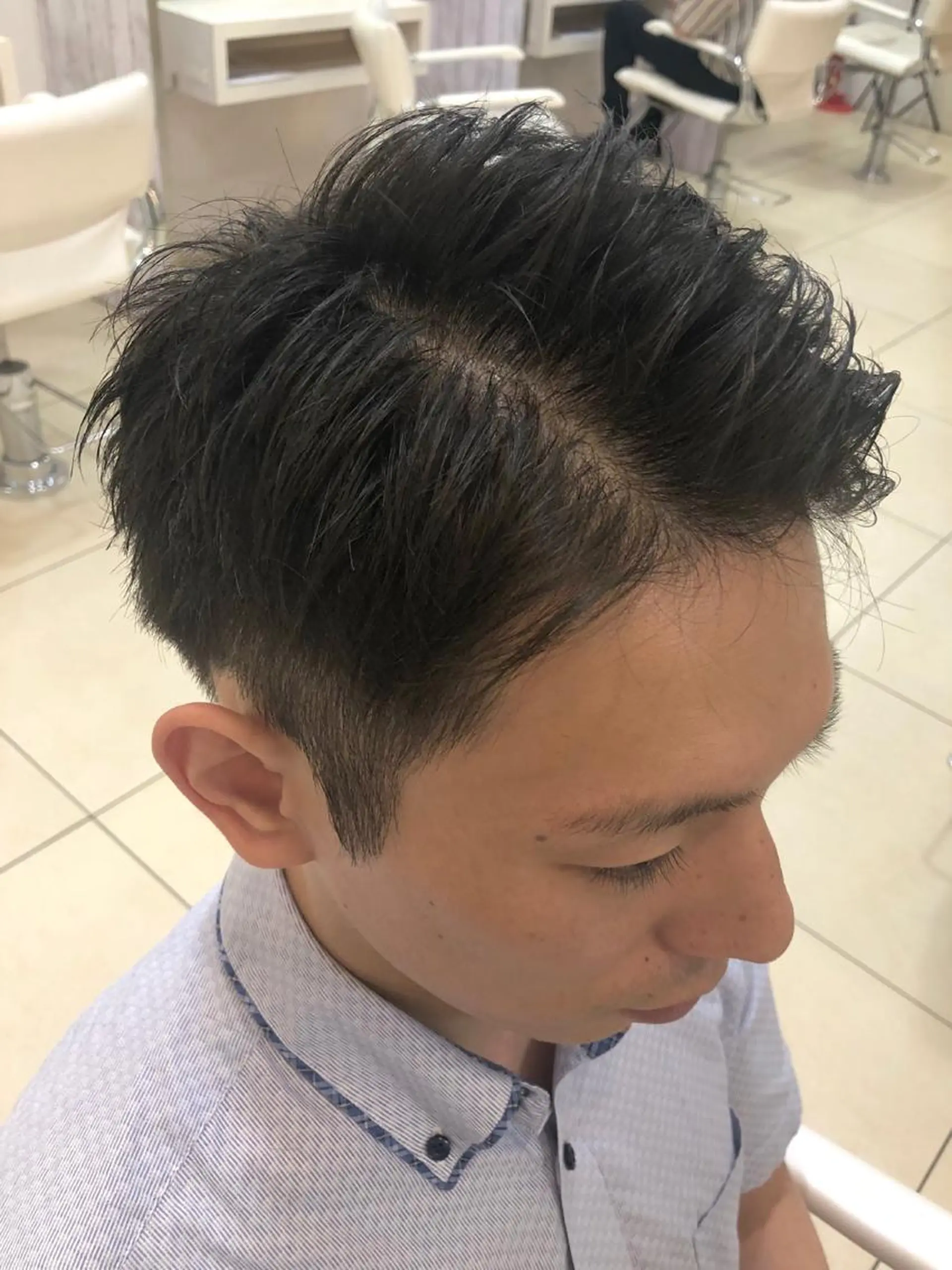 ショート メンズ アップバング ショートヘア カルマ・ニュアンス パーマ　須田龍世のヘアスタイル