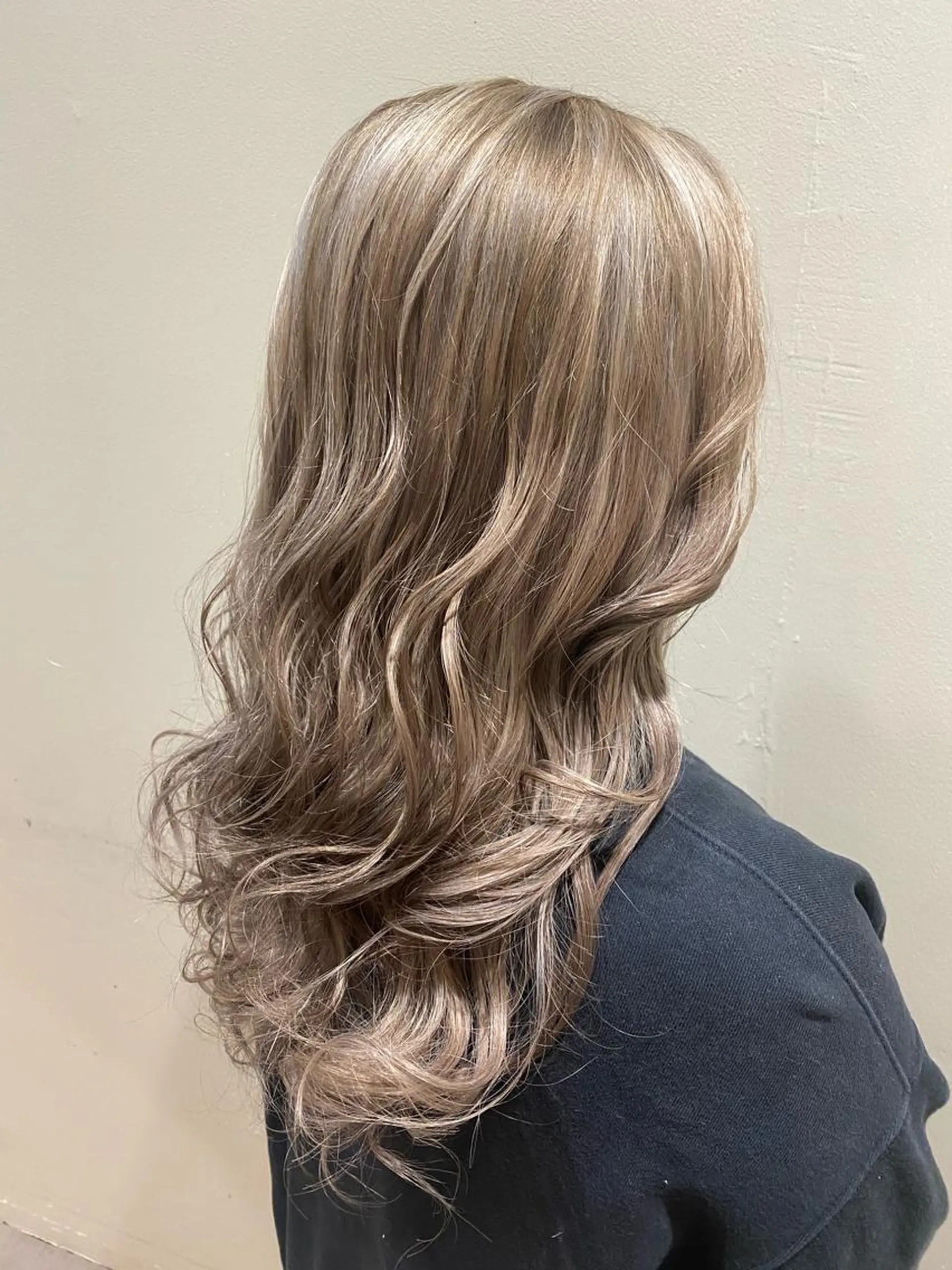 ロング カラー ブリーチ ハイライトカラー ハイライト ヘアカラー トリートメント 💓シールエクステ for...のヘアスタイル