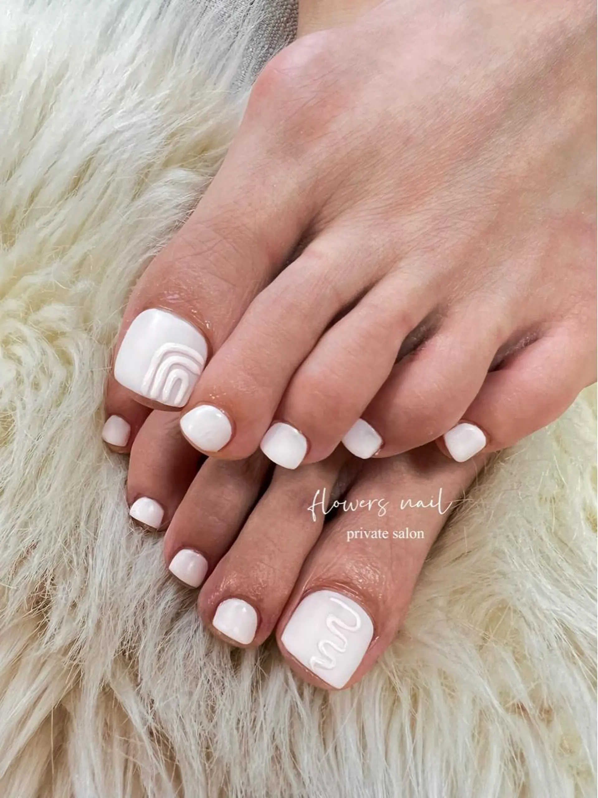 ネイル フットネイル ジェルネイル 持ち込み ニュアンスネイル パラジェル フットネイル flowers nailのネイルデザイン