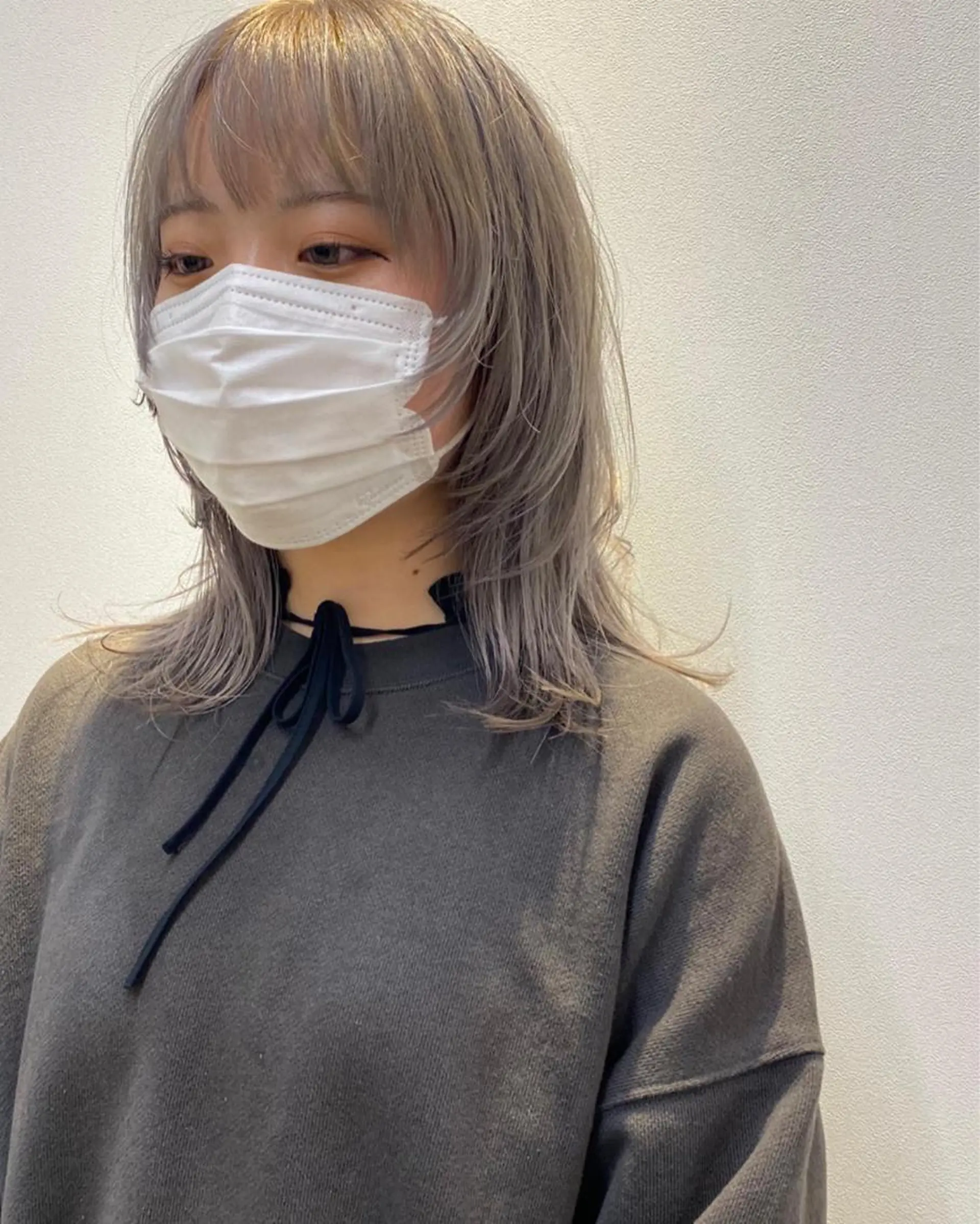 ミディアム カラー ハイトーンカラー ウルフカット 💫扱いやすいスタイ ル／レイヤー/小林陸のヘアスタイル