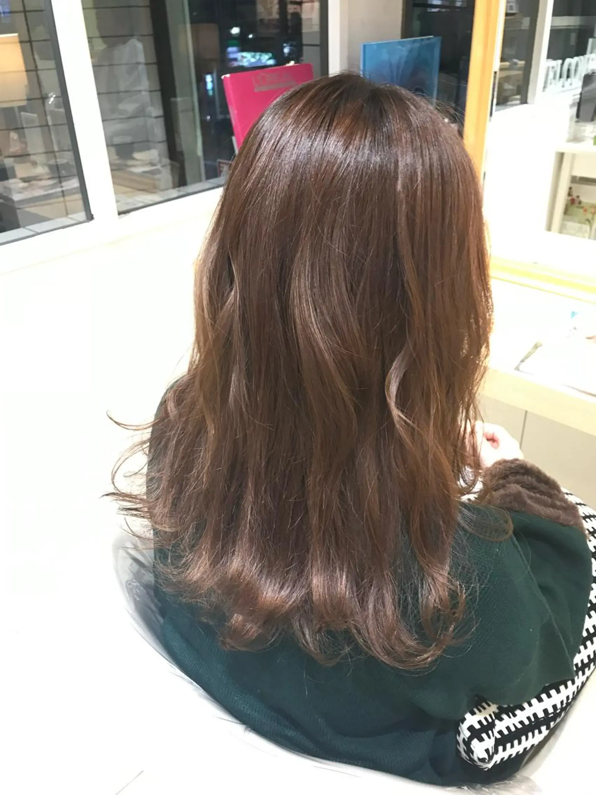 カラー 30代からの大人 ショートのヘアスタイル