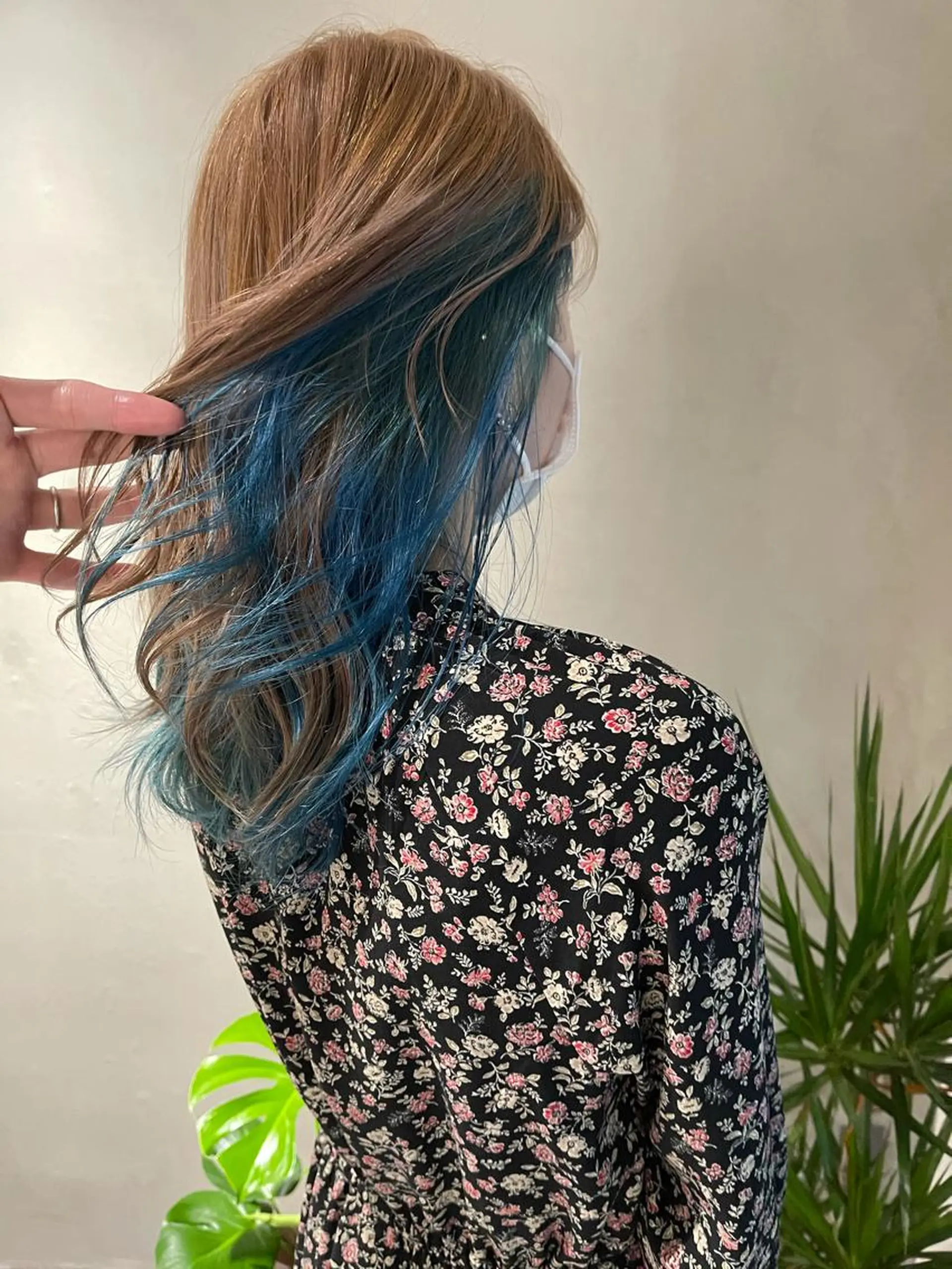 セミロング カラー ブルーカラー ハイトーンカラー RYUのヘアスタイル
