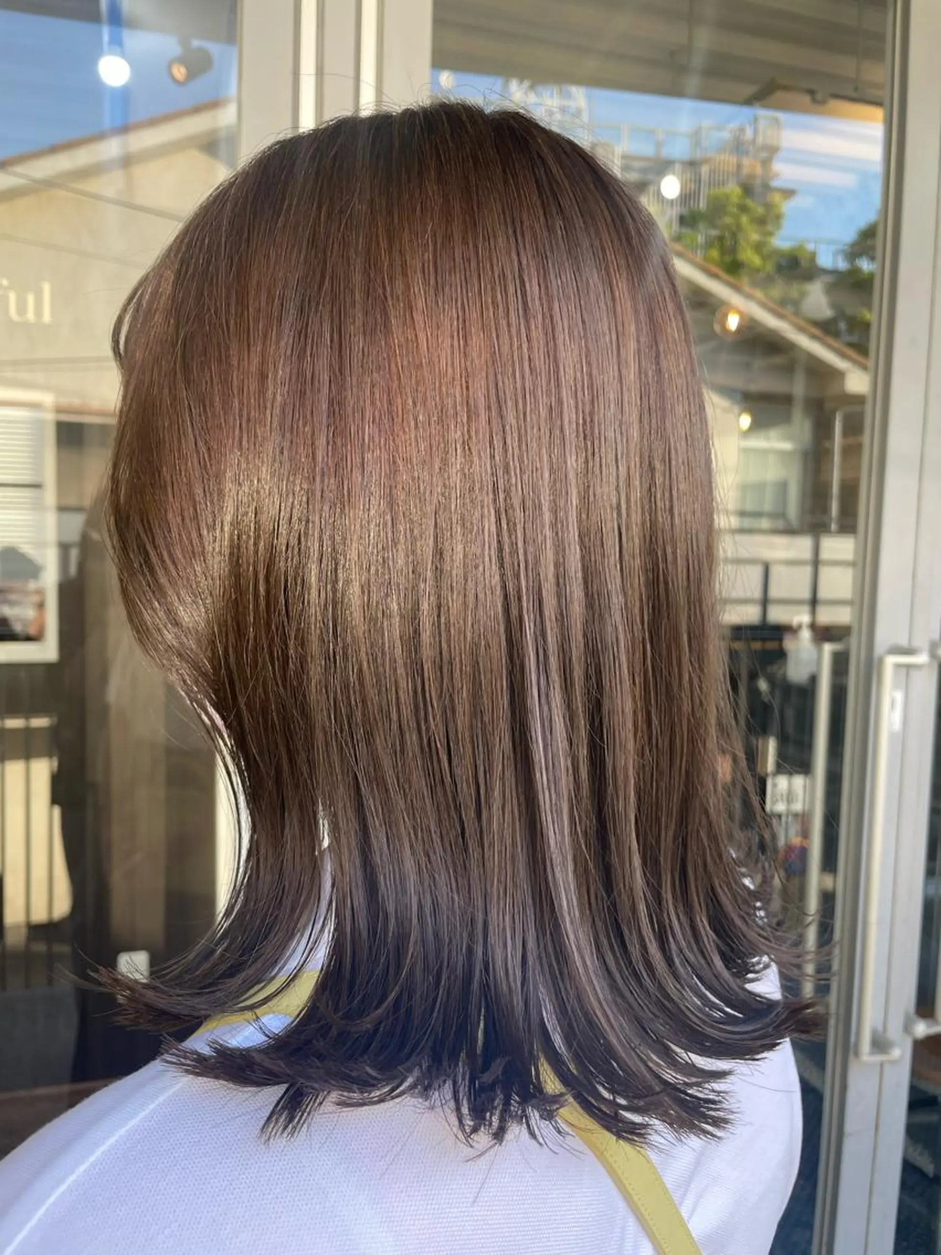 ミディアム カラー アッシュ パープルカラー パープルアッシュ 外ハネヘア カット ヘアカラー トリートメント ブリーチなし透明感 タケザワミキのヘアスタイル