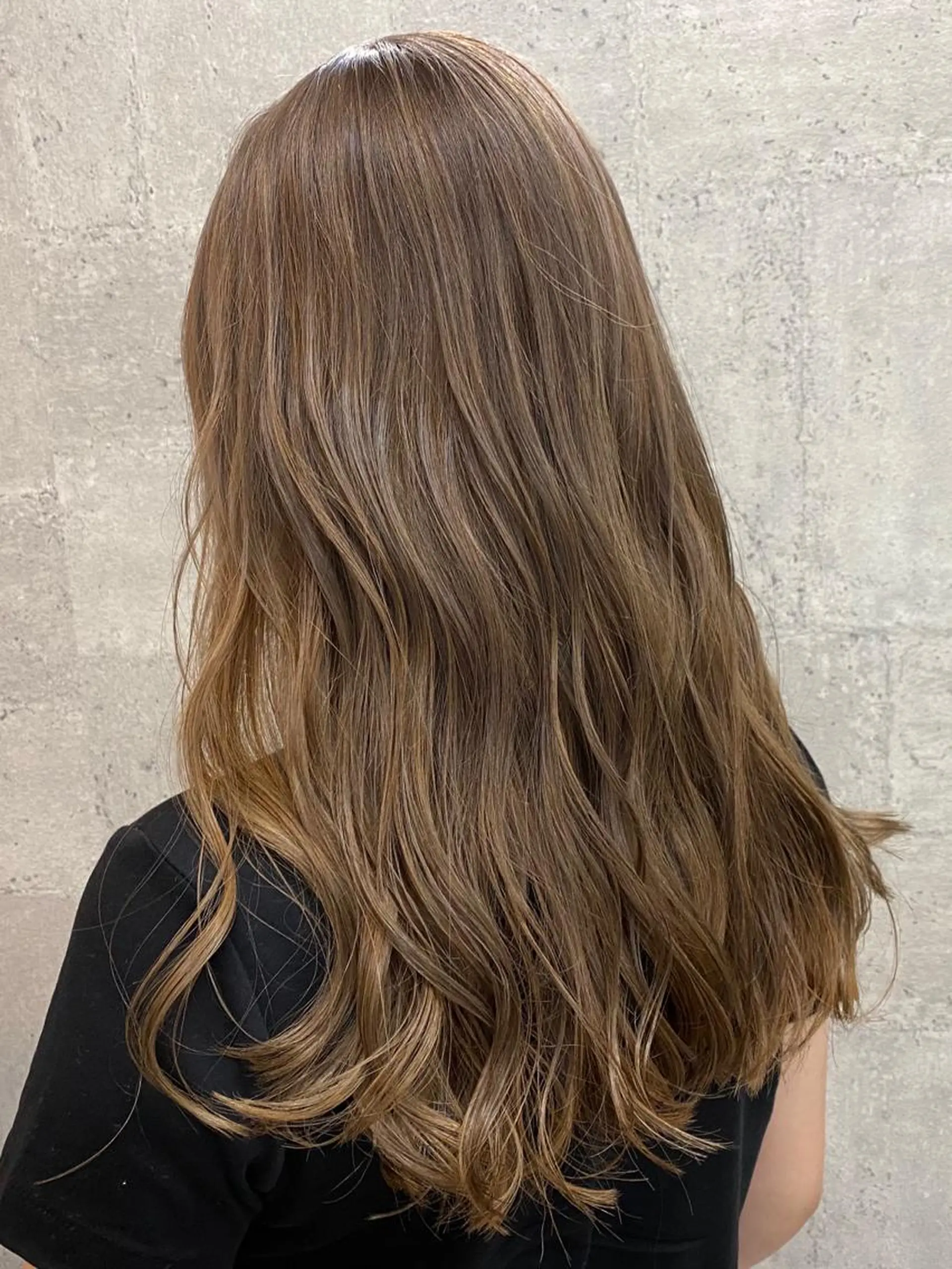 ロング Krass Kobe所属・鈴木 ルナのヘアスタイル