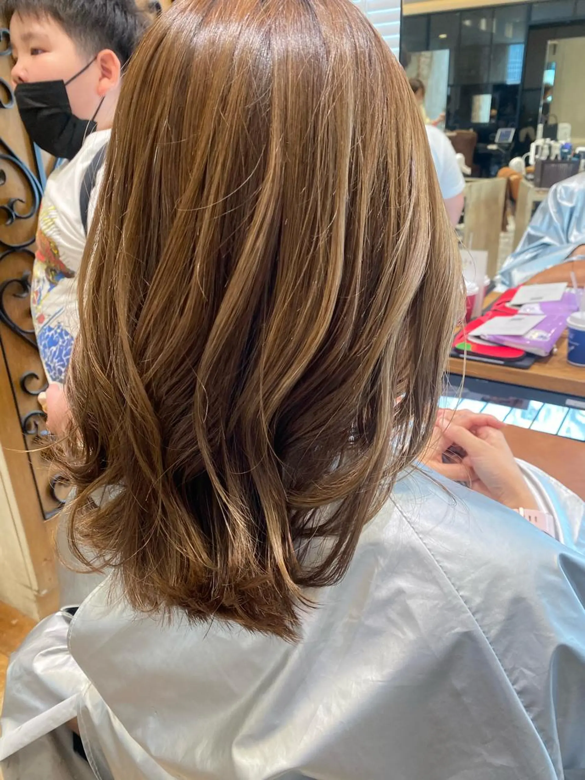 セミロング くびれヘア 韓国風ヘア レイヤーカット カット ヘアカラー トリートメント 古川新太郎 くびれヘア小顔カットのヘアスタイル