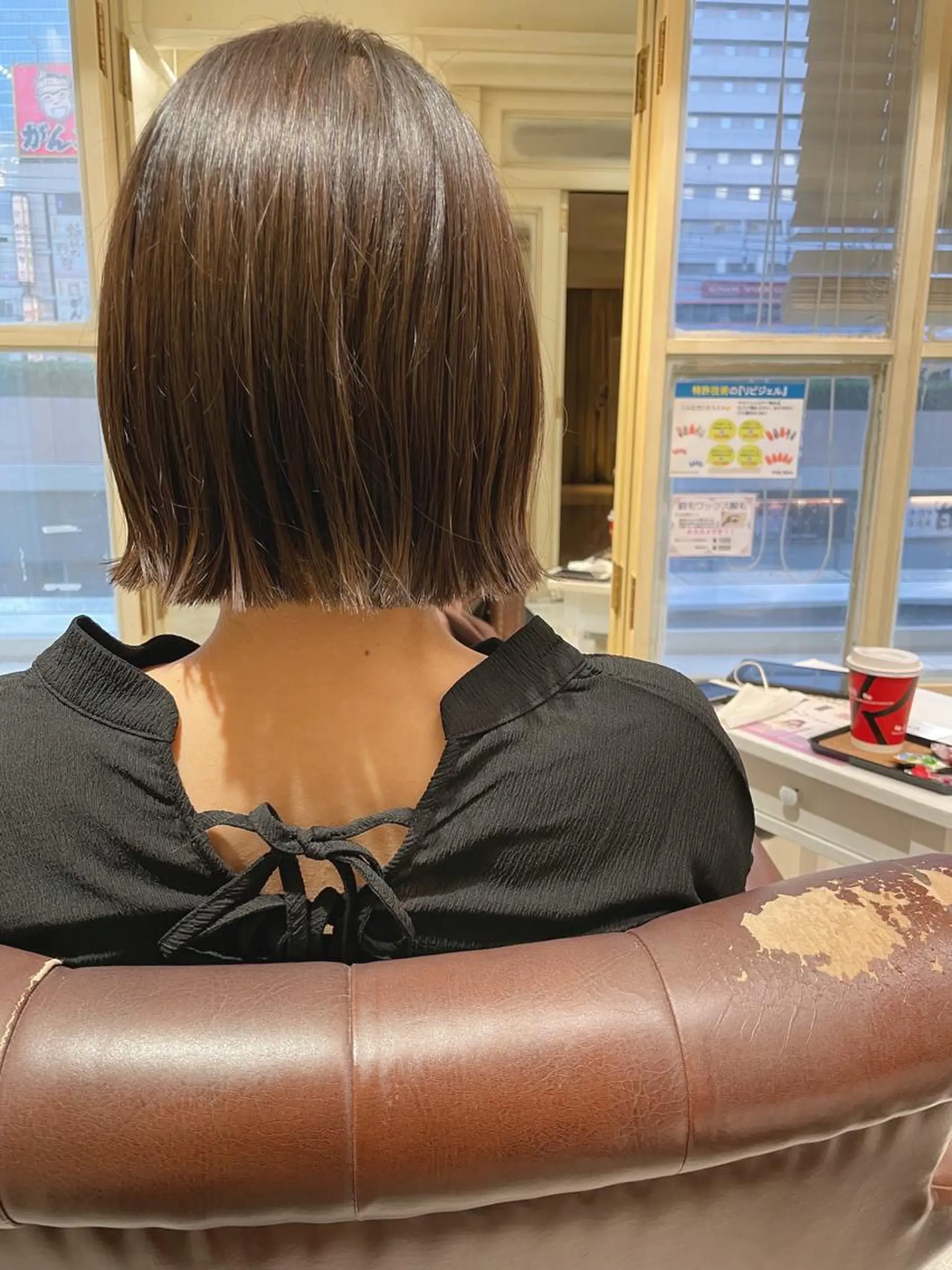 ショート カラー ぱつっとボブ 古家 佑真のヘアスタイル