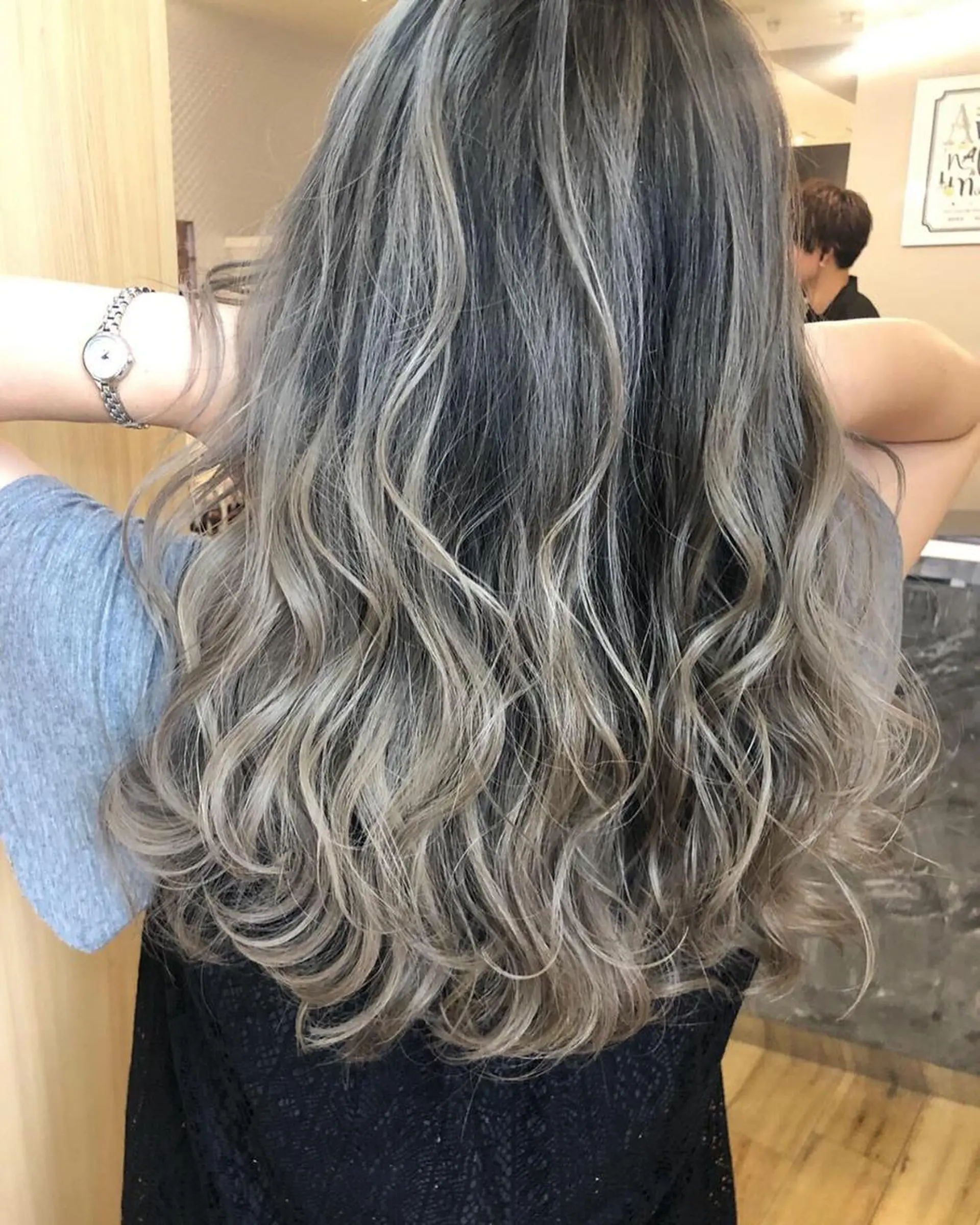 ロング カラー ブリーチ グラデーションカラー 外国人風カラー ロング トリートメント ⭐️迫田 ゆう⭐️のヘアスタイル