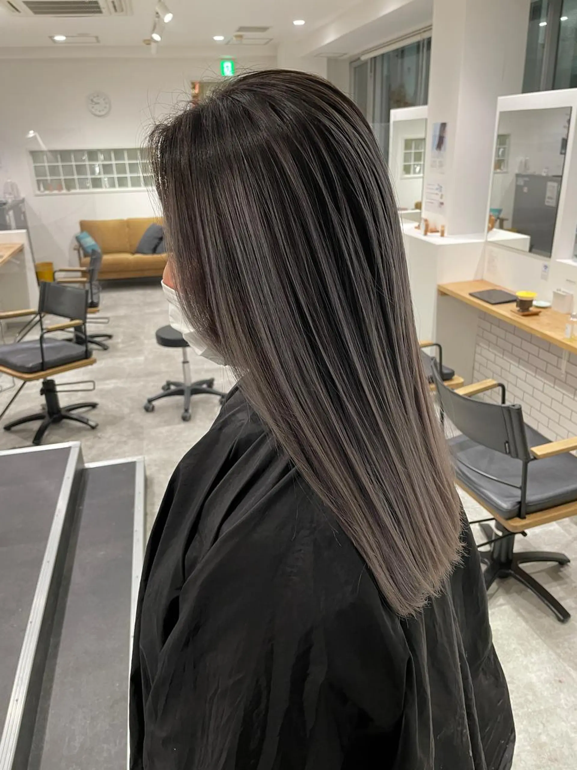 セミロング ヘアカラー 大人レイヤー ヨシミカズヤのヘアスタイル