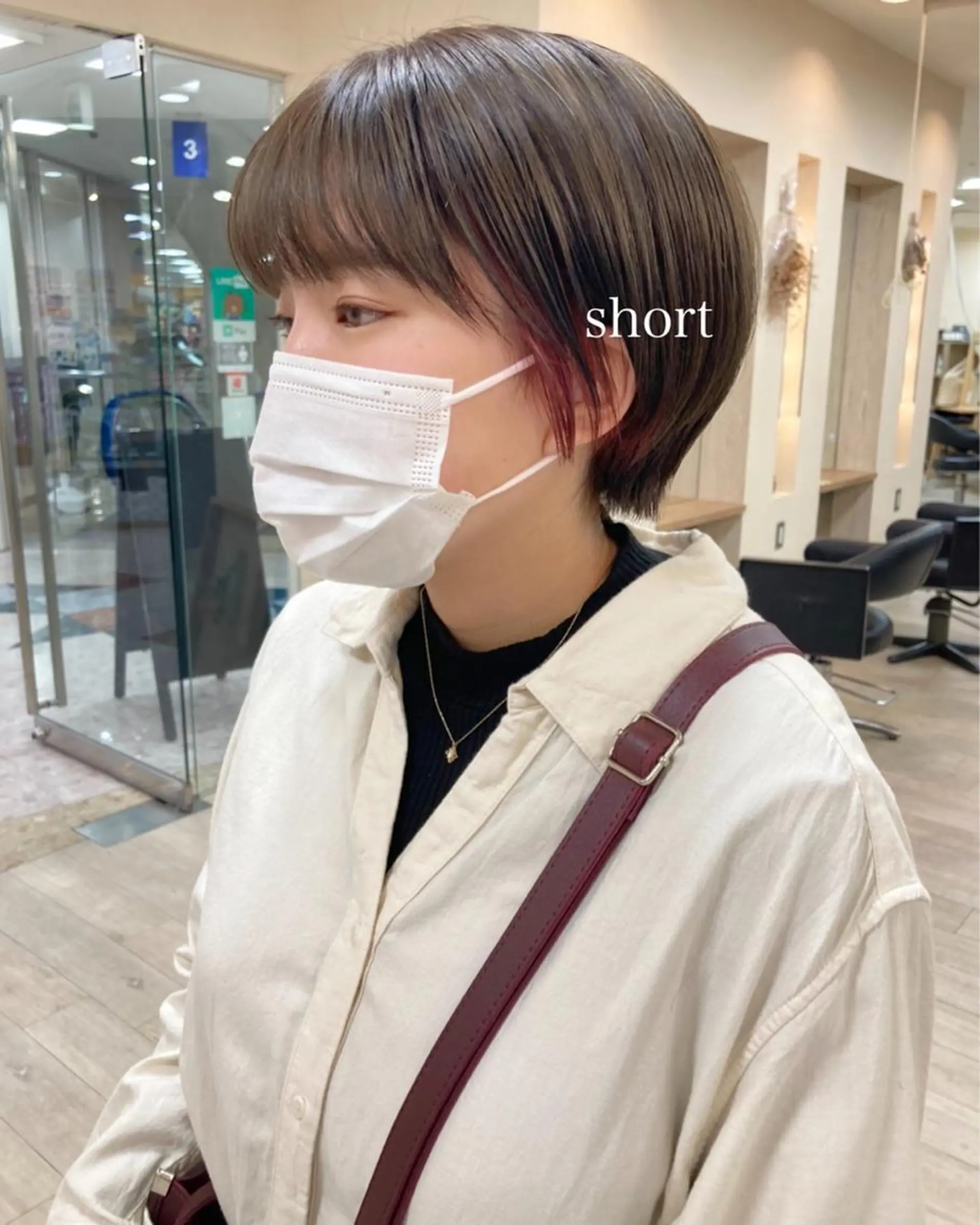 ショート カラー 切りっぱなしボブ ショートボブ ハンサムショート ブリーチ イヤリングカラー カット ヘアカラー トリートメント 朝がちょっと楽しくな るshort・bobのヘアスタイル