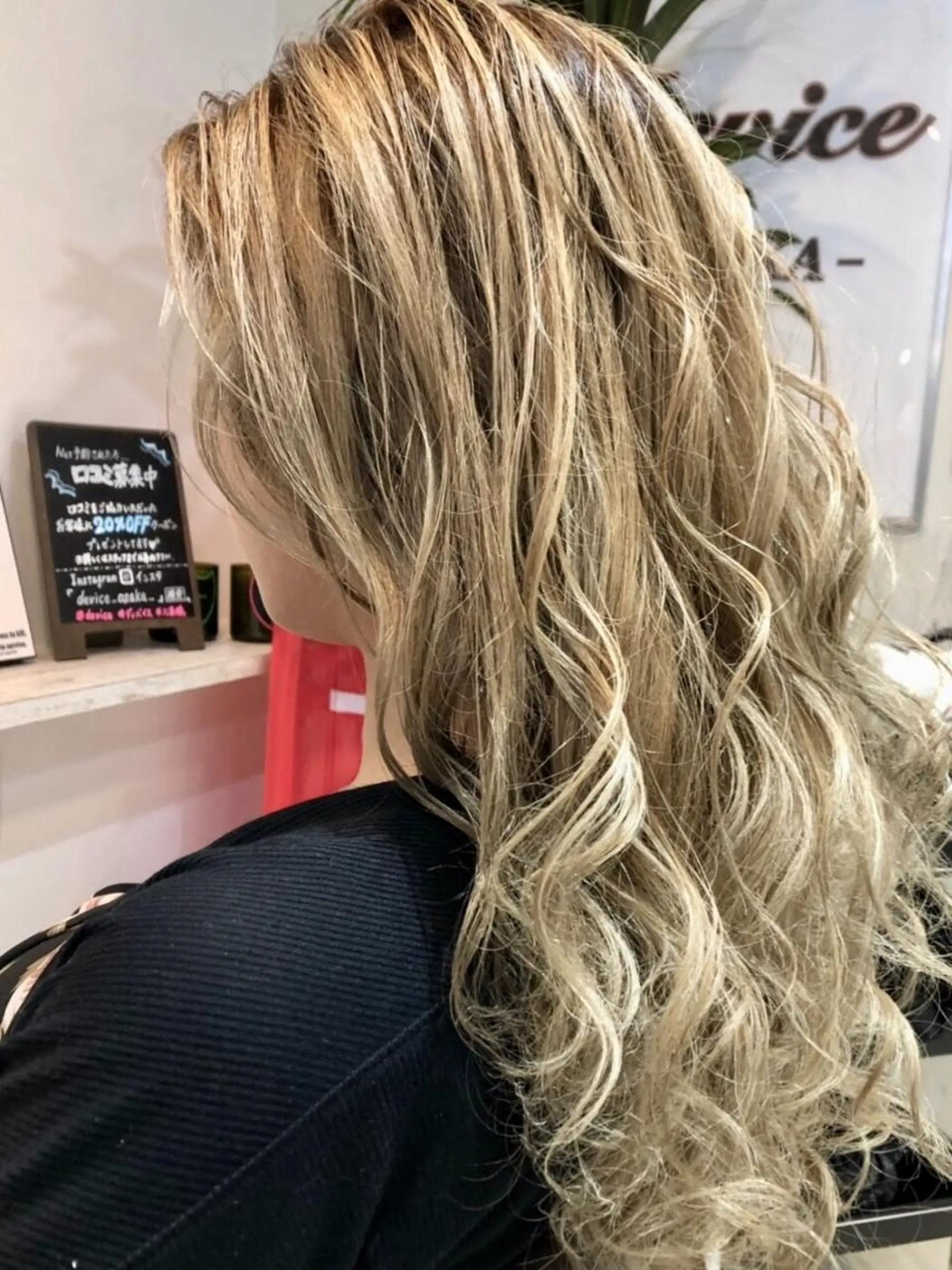 セミロング カラー レミーエクステ大阪 Device梅田のヘアスタイル