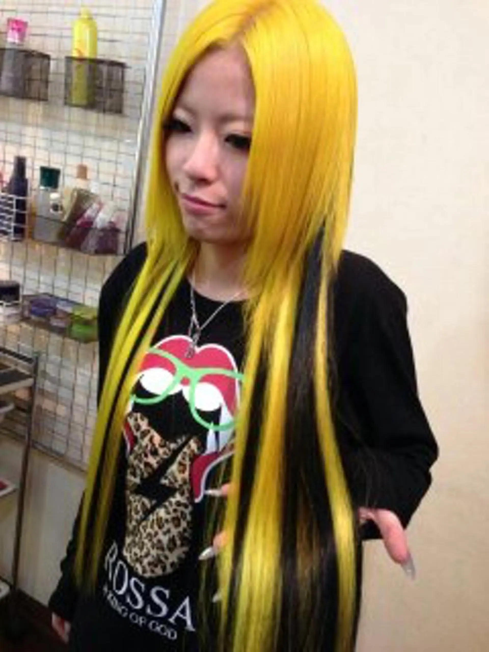 ロング カラー 黒髪 イエローカラー 名駅Private Salon　Noaのヘアスタイル