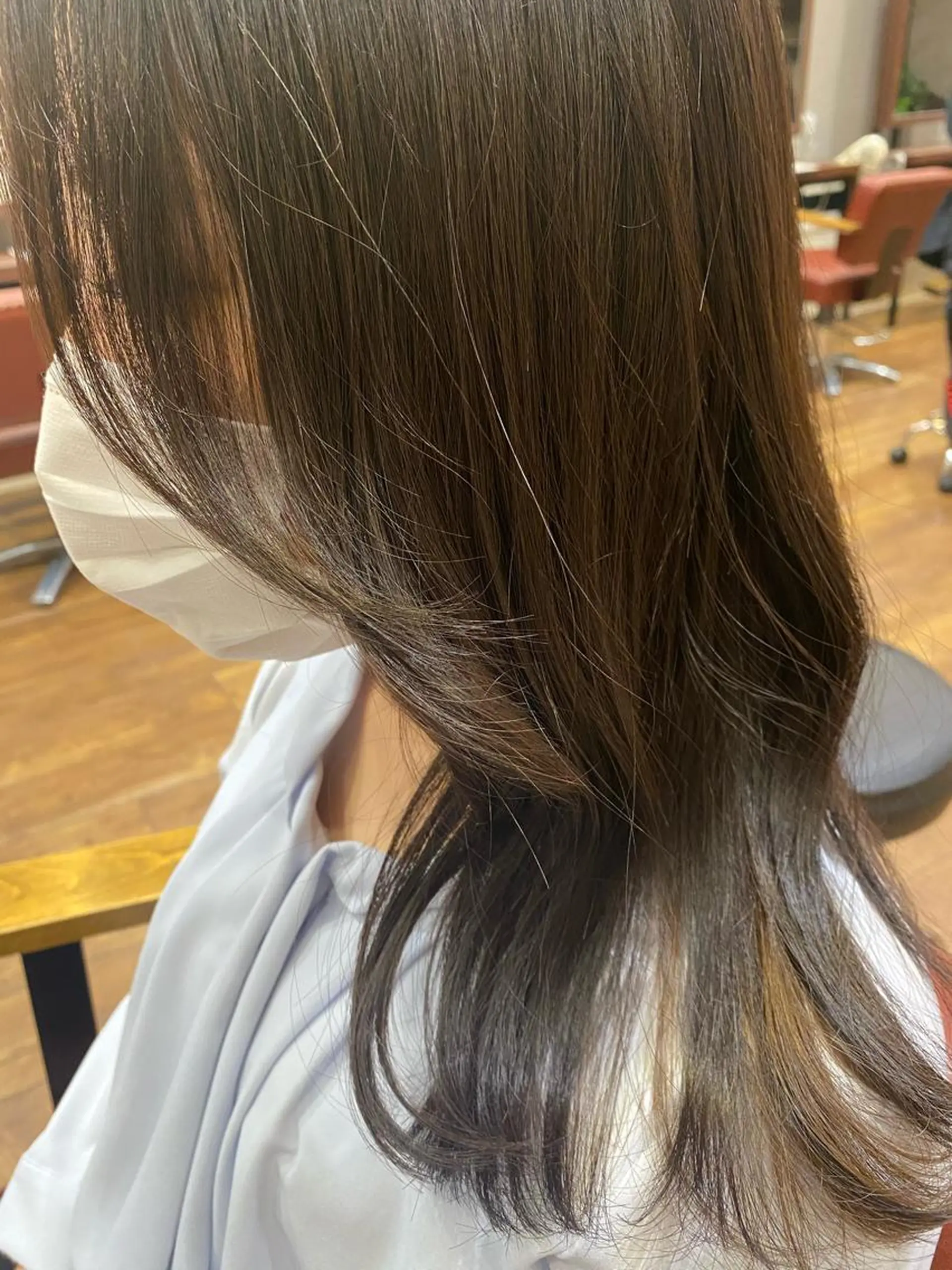 ミディアム 顔まわりレイヤー 顔周りカット レイヤーカット mina .のヘアスタイル