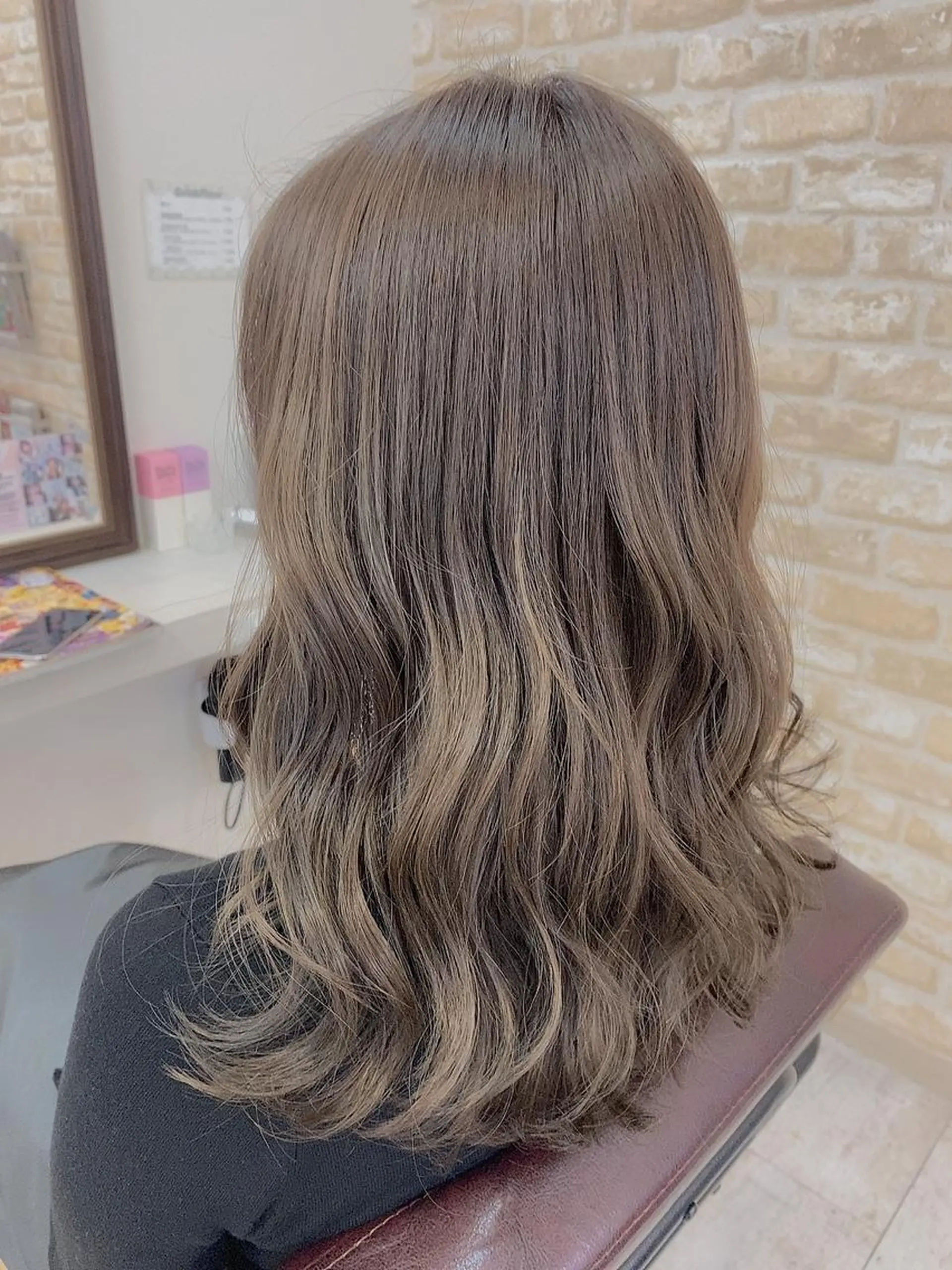 セミロング カラー グレージュ イルミナカラー オリーブグレージュ オリーブグレー カット ヘアカラー トリートメント エイミーフセ所属・【eimee】 店長✂️TAKUMAのヘアスタイル