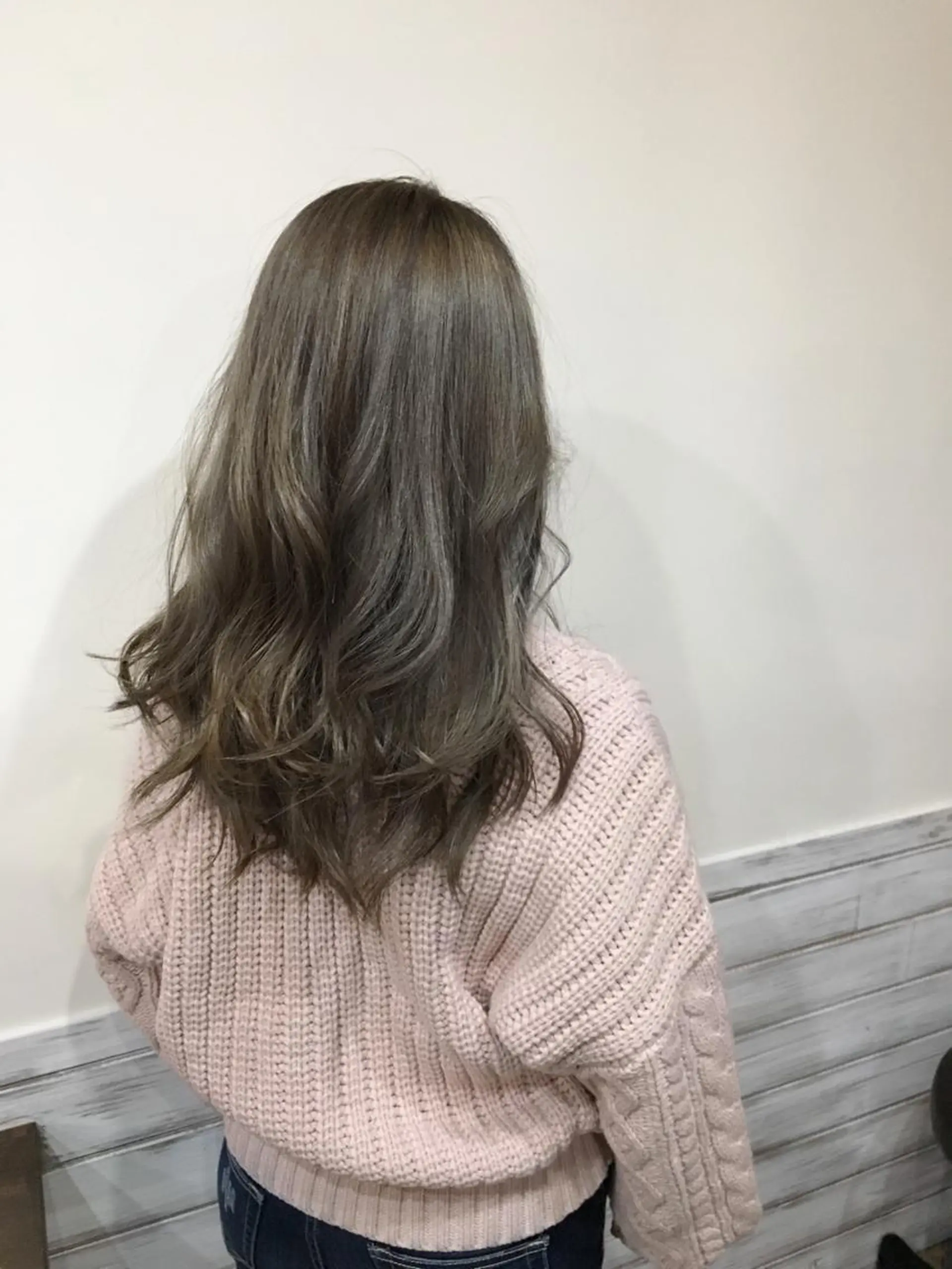 ロング カラー ブリーチ グレージュ ヘアカラー トリートメント ヘアセット カラー特化サロン大阪 ルービック江坂/新城のヘアスタイル