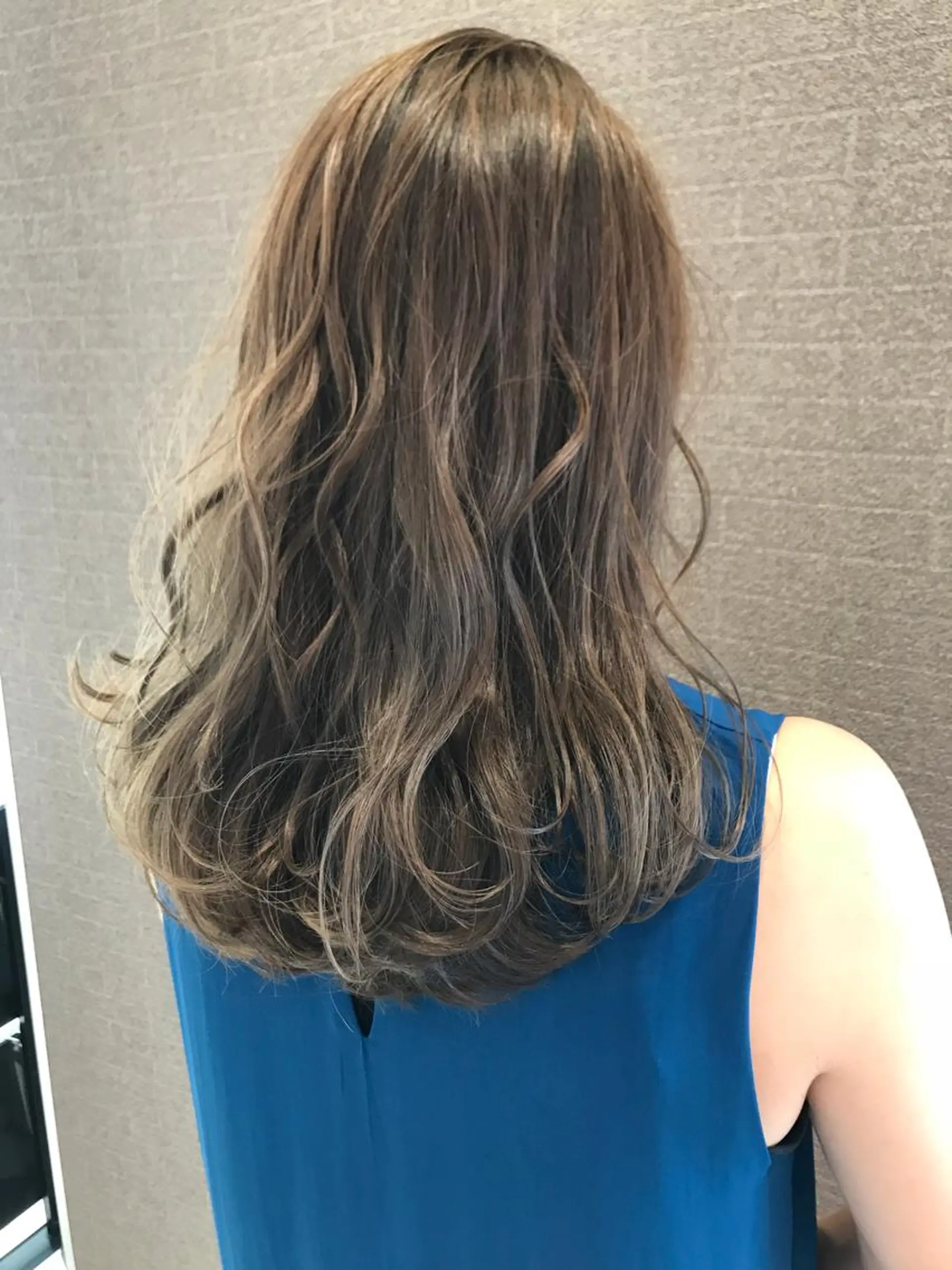 カラー ブリーチ ハイトーンカラー ブリーチなしカラー ヘアカラー トリートメント HAIR&MAKE AXIS所属・土屋 貴章のヘアスタイル