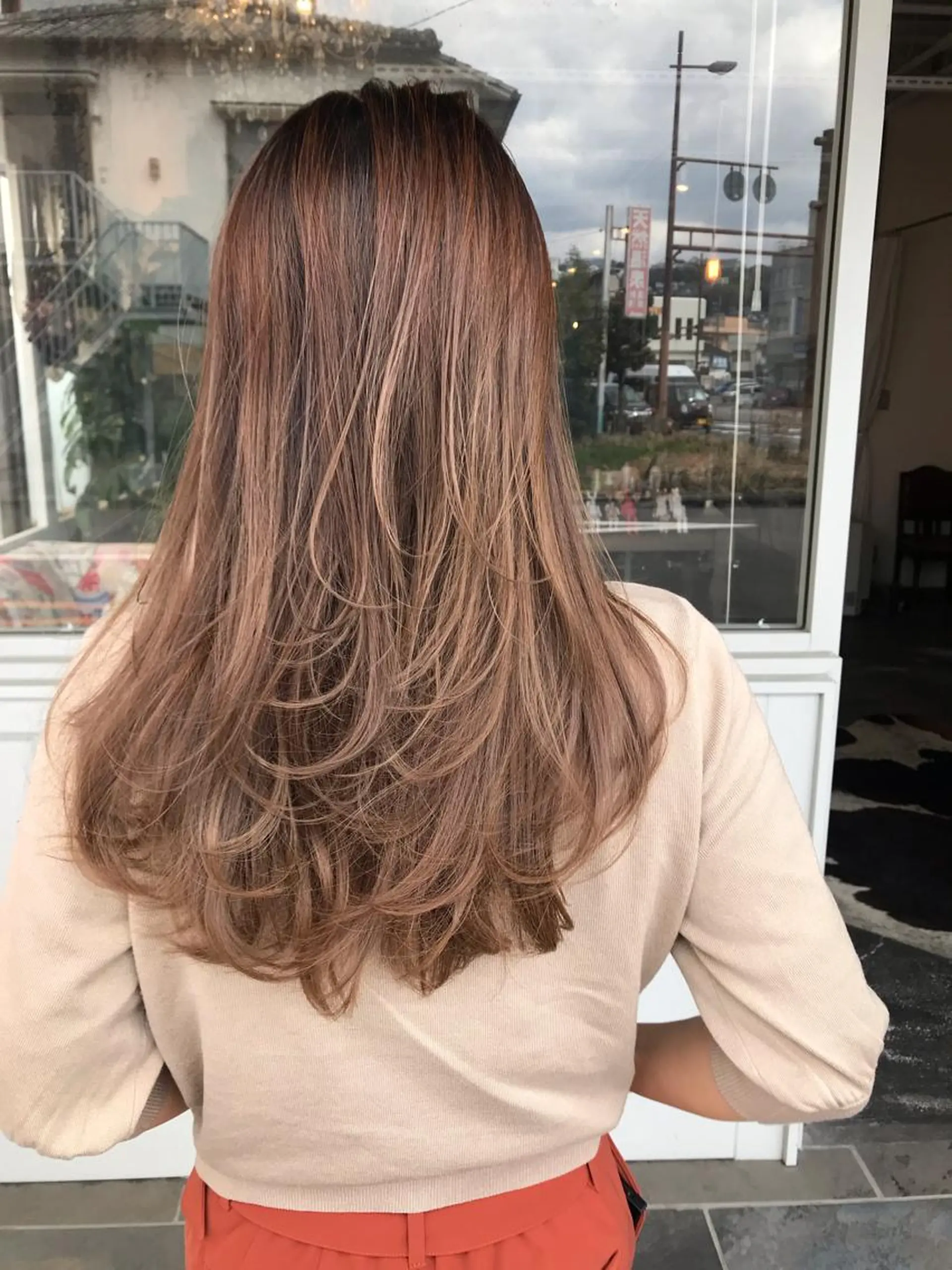 ロング カラー ヘアアレンジ お団子ヘア 切りっぱなしボブ バレイヤージュ ブリーチ デザインカラー Mariana/ 鶴原-ハイライトのヘアスタイル