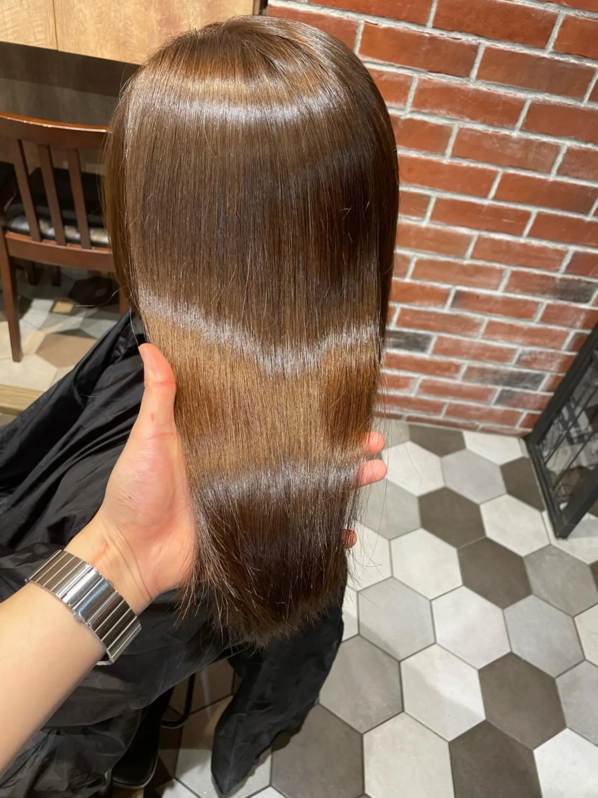 セミロング カット ヘアカラー 縮毛矯正 トリートメント 髪質改善、縮毛矯正 酸性縮毛矯正のヘアスタイル