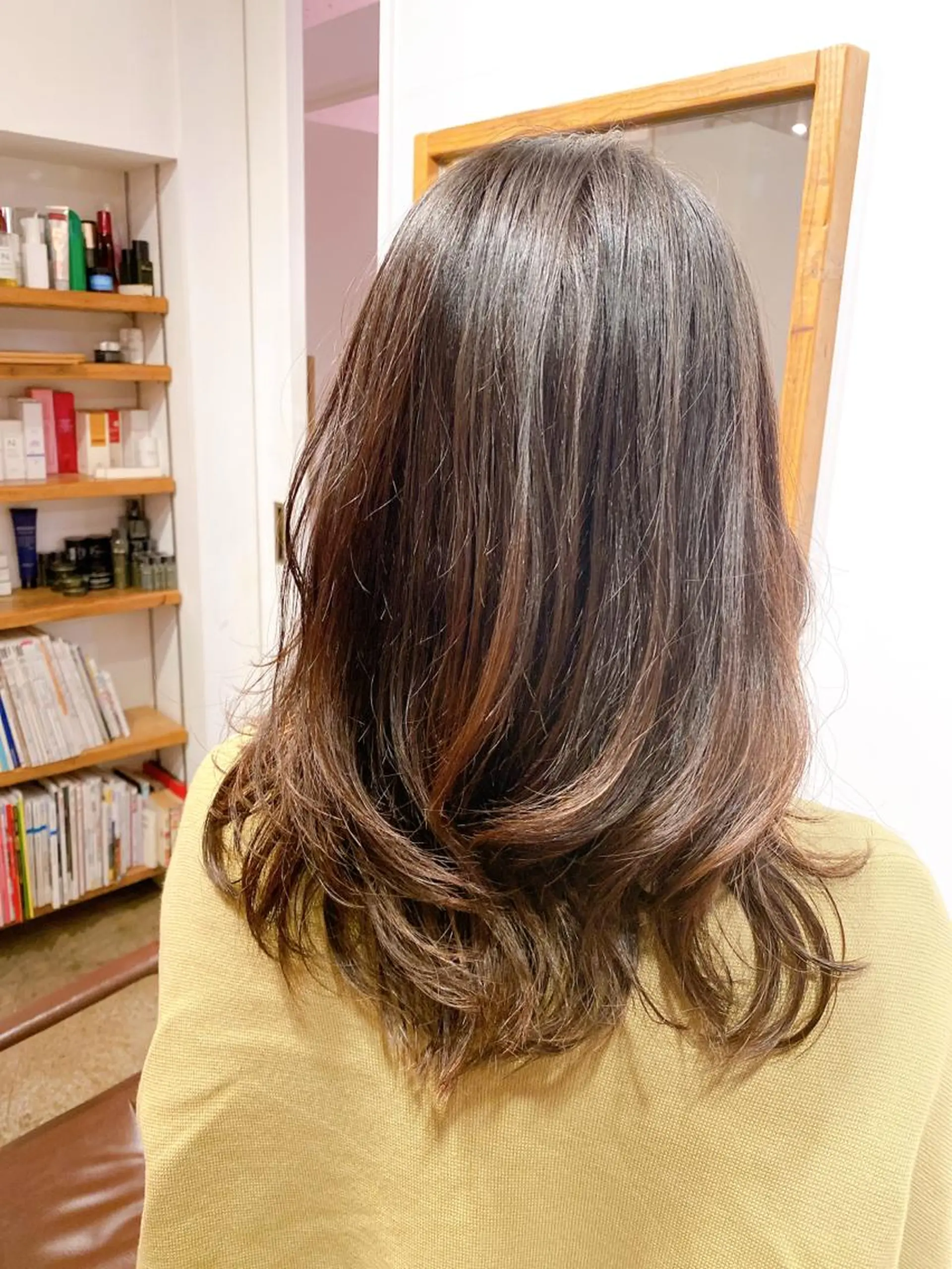 ミディアム わかばやし ゆうこのヘアスタイル