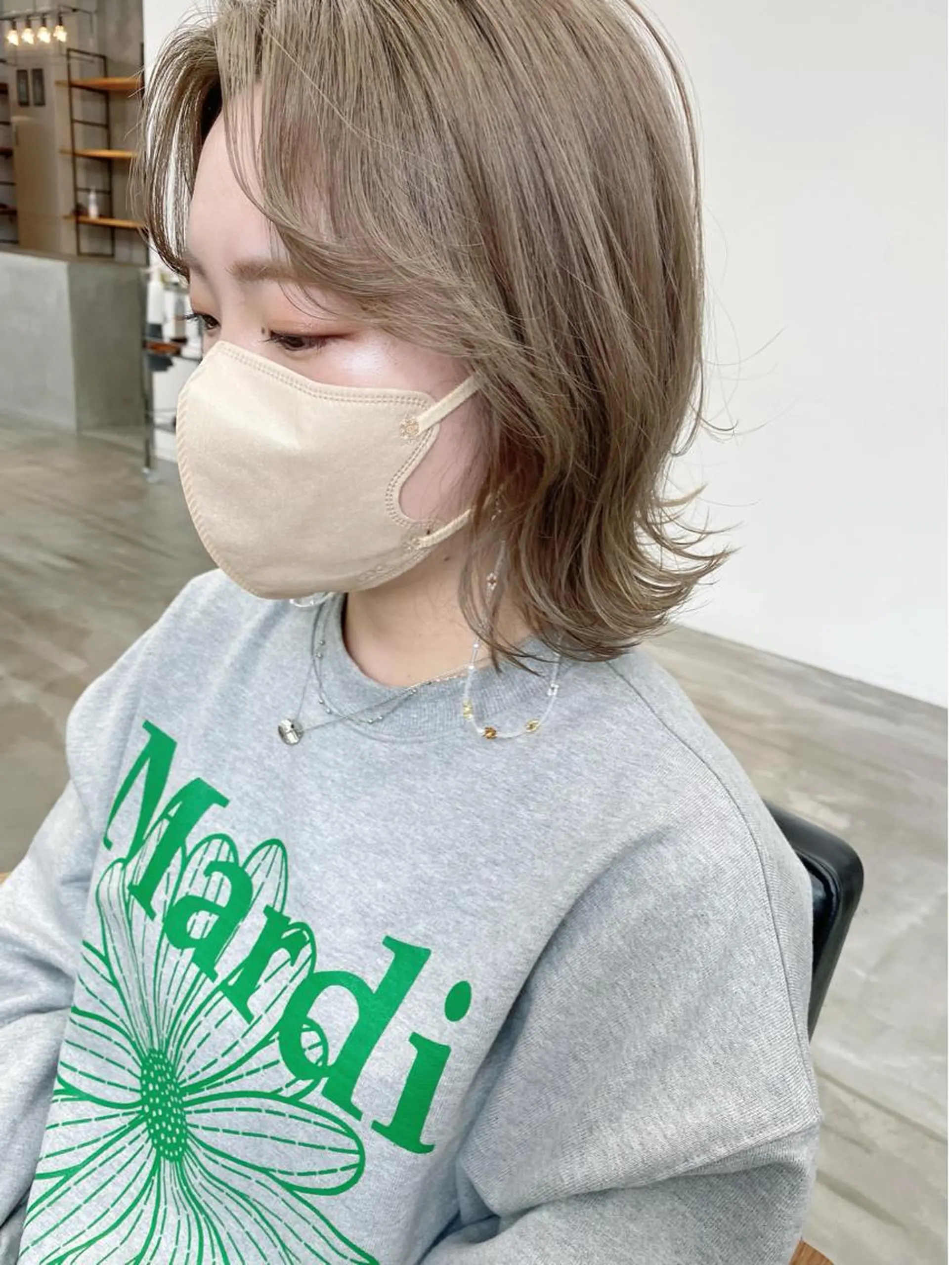 ミディアム カラー ヘアアレンジ ベージュカラー ブリーチ son hair HIROEのヘアスタイル