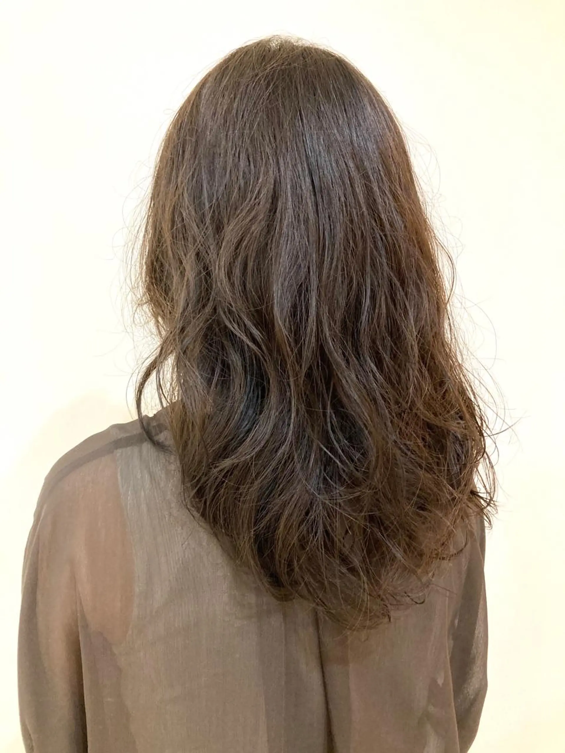 セミロング パーマ カット パーマ 品田 真里のヘアスタイル