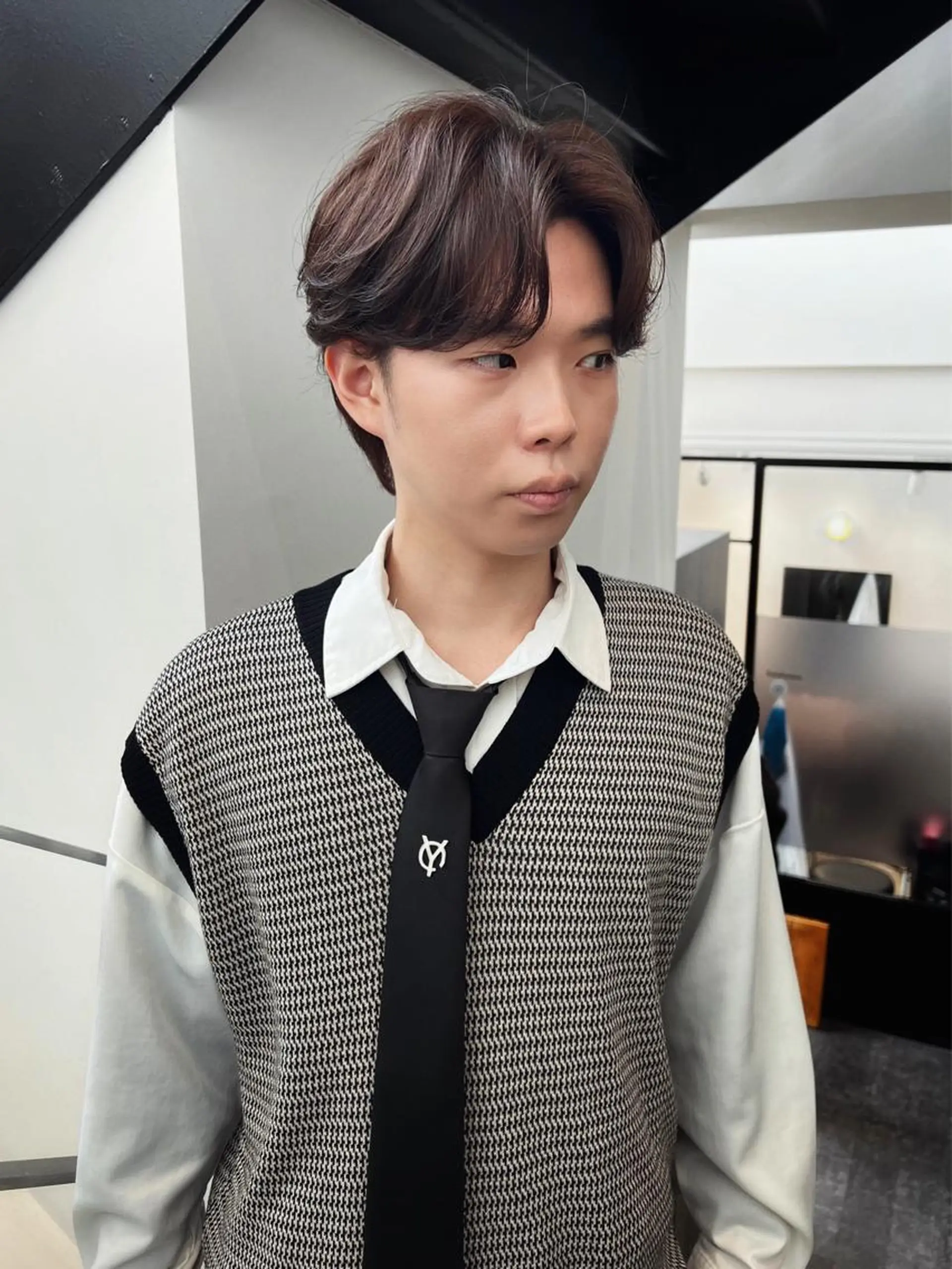 パーマ メンズ カルマパーマ メンズパーマ ニュアンスパーマ カット ヘアカラー Qin shaire salon 原宿verno店所属・【センターパート】 ETO／江藤翼の眉毛・アイブロウイメージ