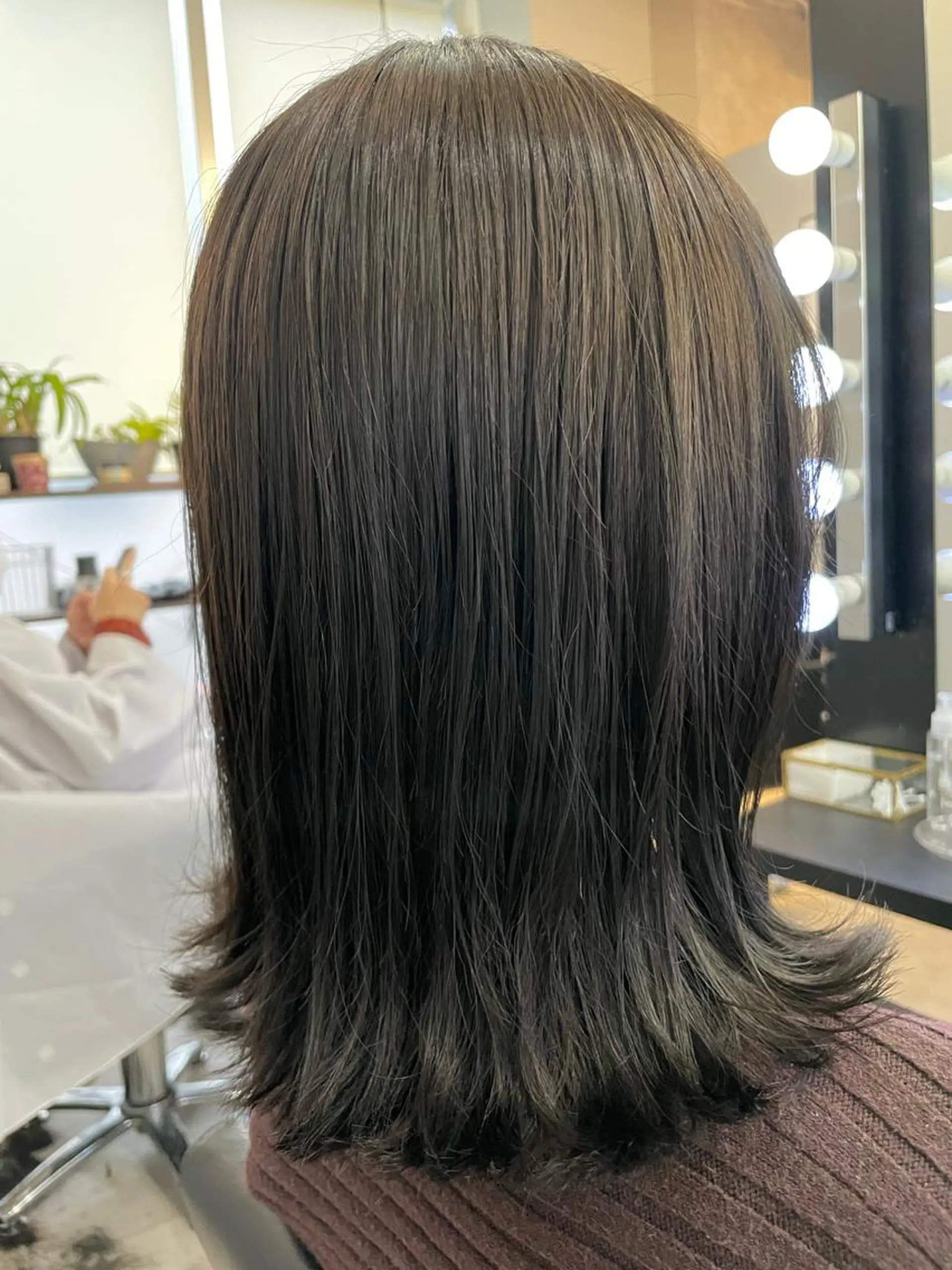 ミディアム カラー アッシュ オリーブアッシュ 外ハネヘア カット ヘアカラー トリートメント ブリーチなし透明感 タケザワミキのヘアスタイル