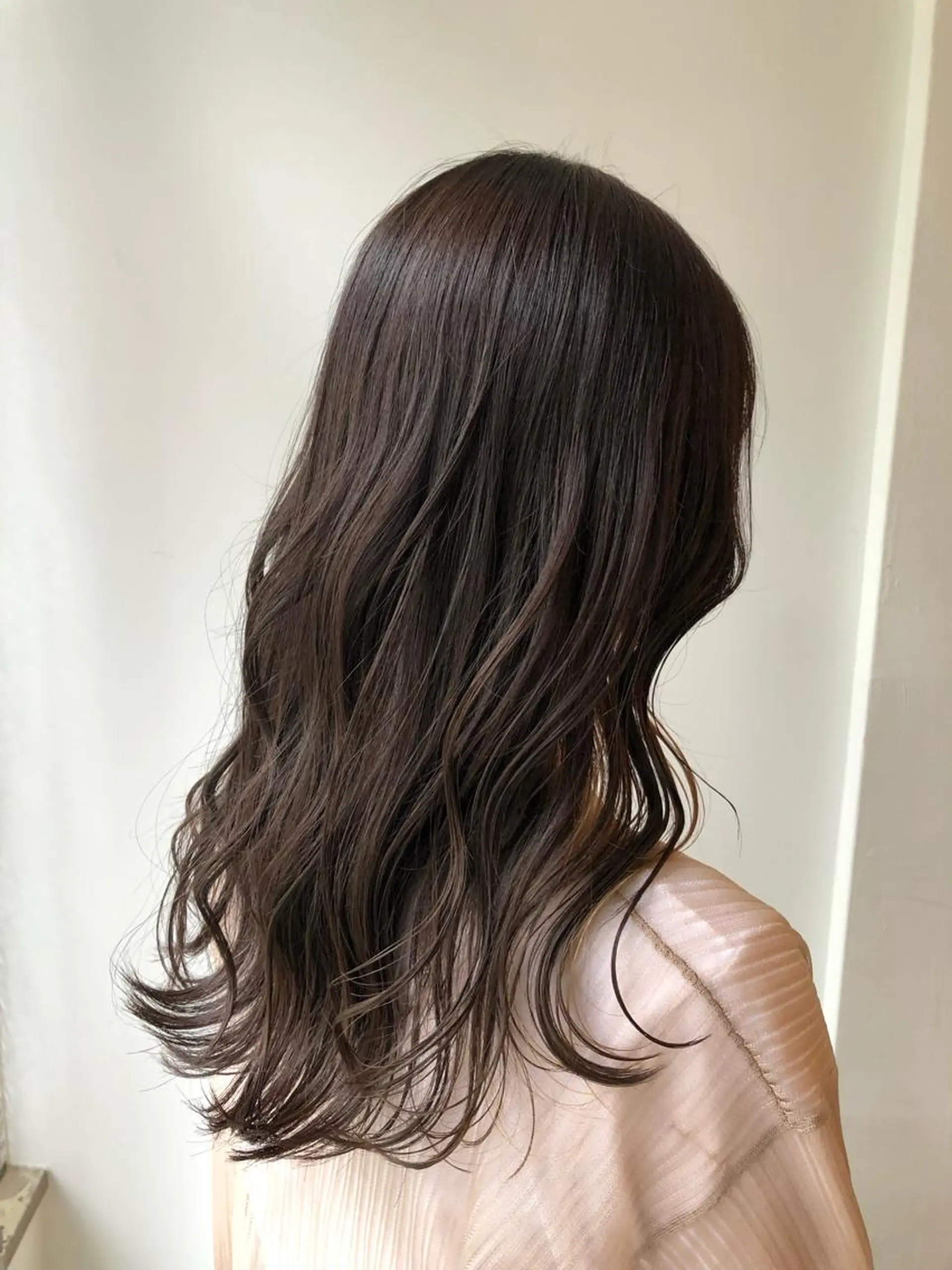 ロング ヘアカラー トリートメント 🫧tomoka 透明感カラー🫧のヘアスタイル