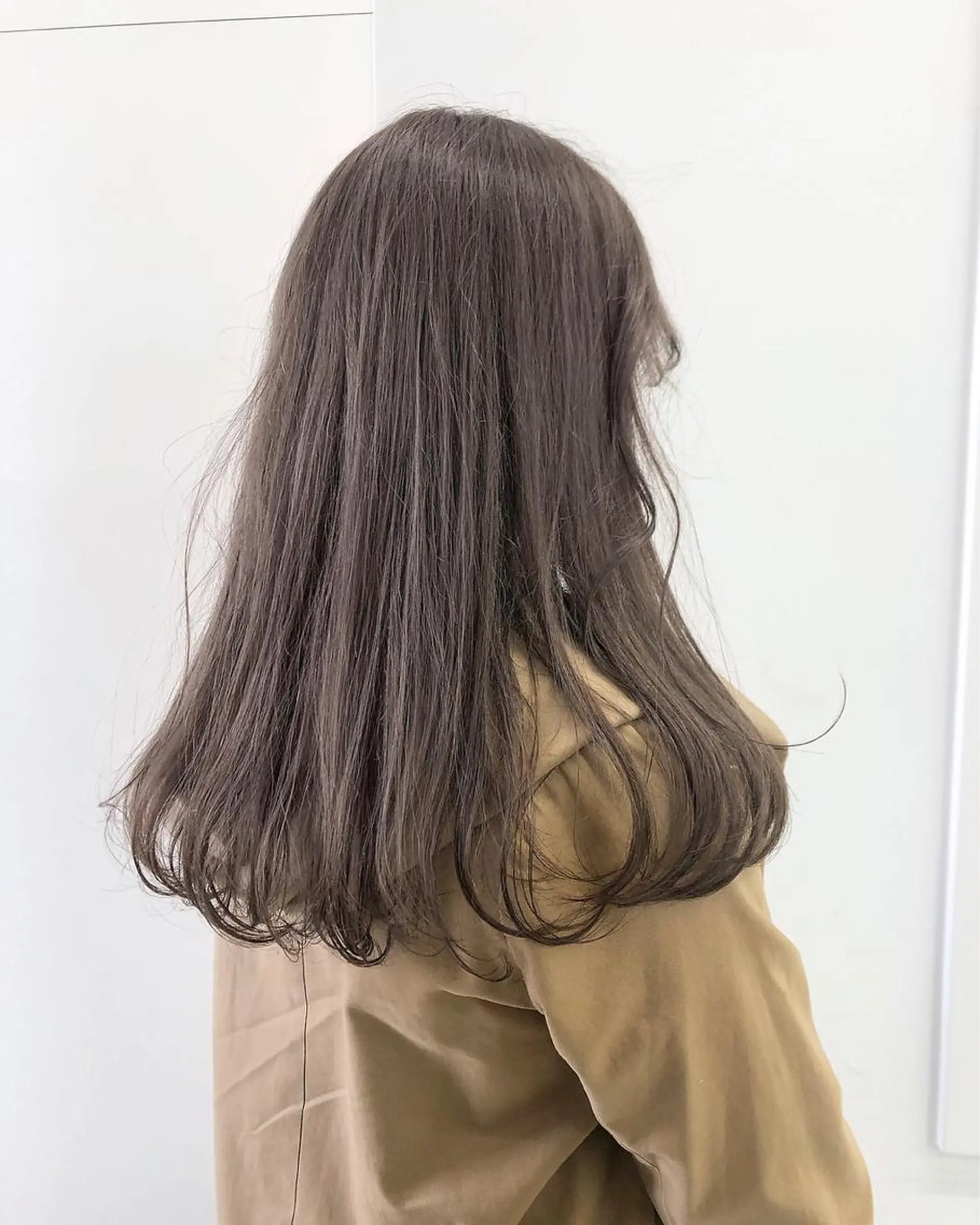 ロング カラー グレージュ ミルクティーグレージュ 【ブリーチカラー】 🌈ALIVE若山葵のヘアスタイル
