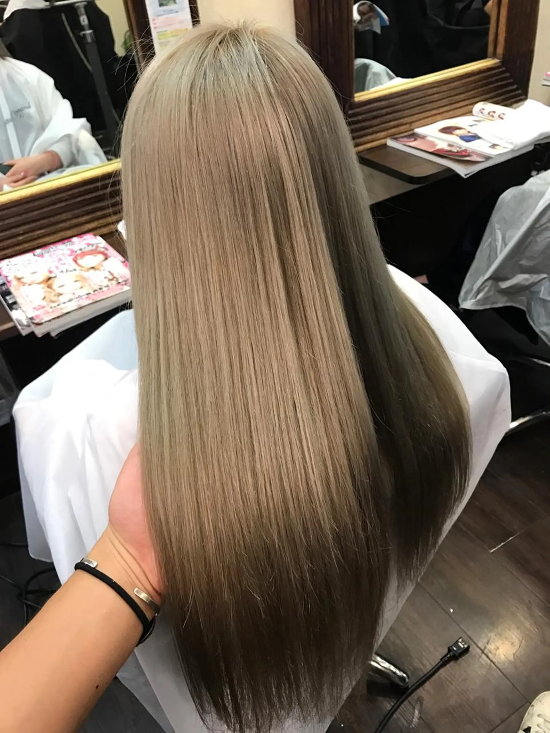 ミディアム セミロング ロング カラー アッシュ 透明感カラー 外国人風カラー ALLY（アリー）所属・ミニモお気に入り数 No.1宍戸雄弥のヘアスタイル