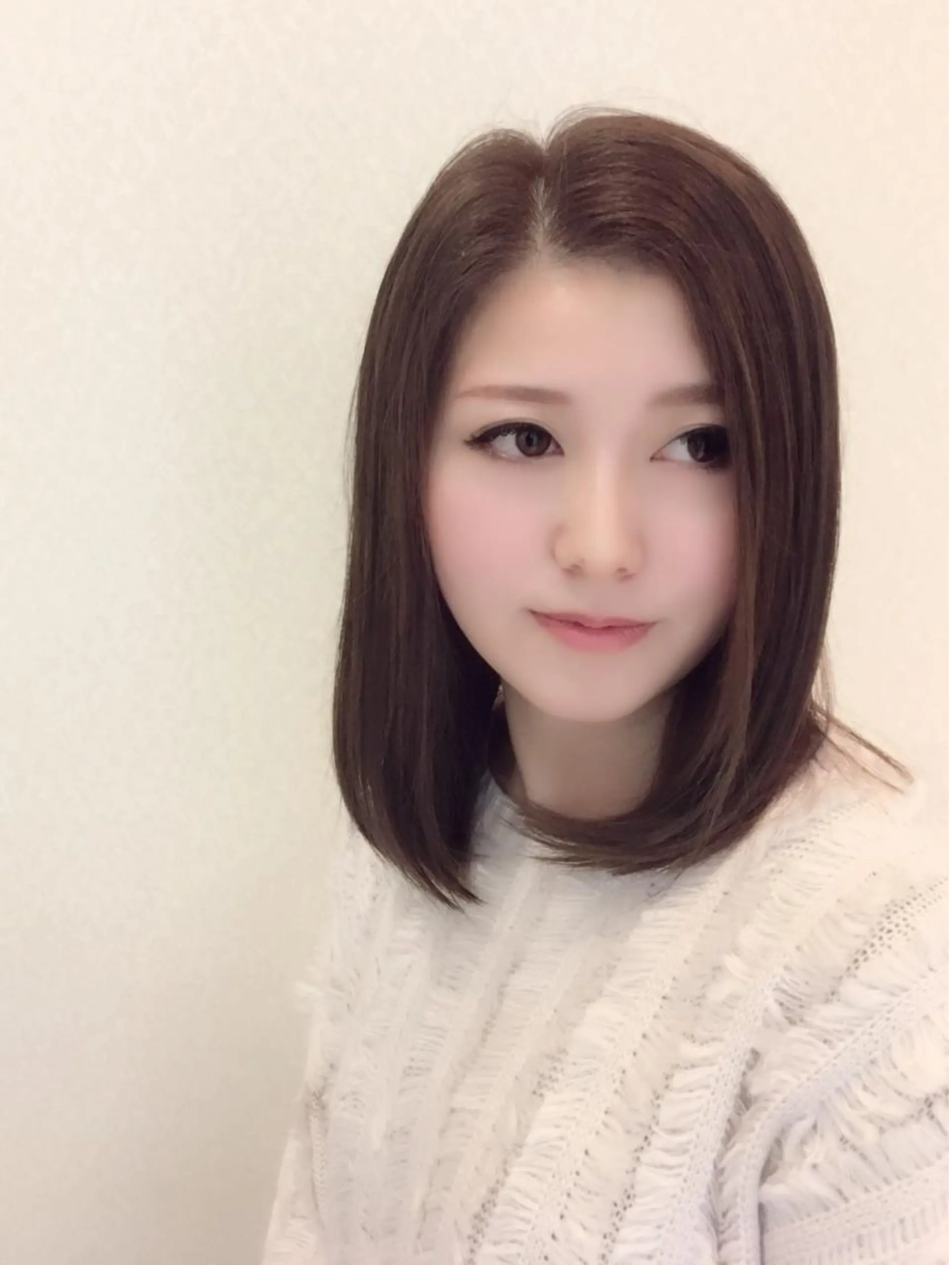 ミディアム アッシュ アッシュグレー 田中 奈布のヘアスタイル