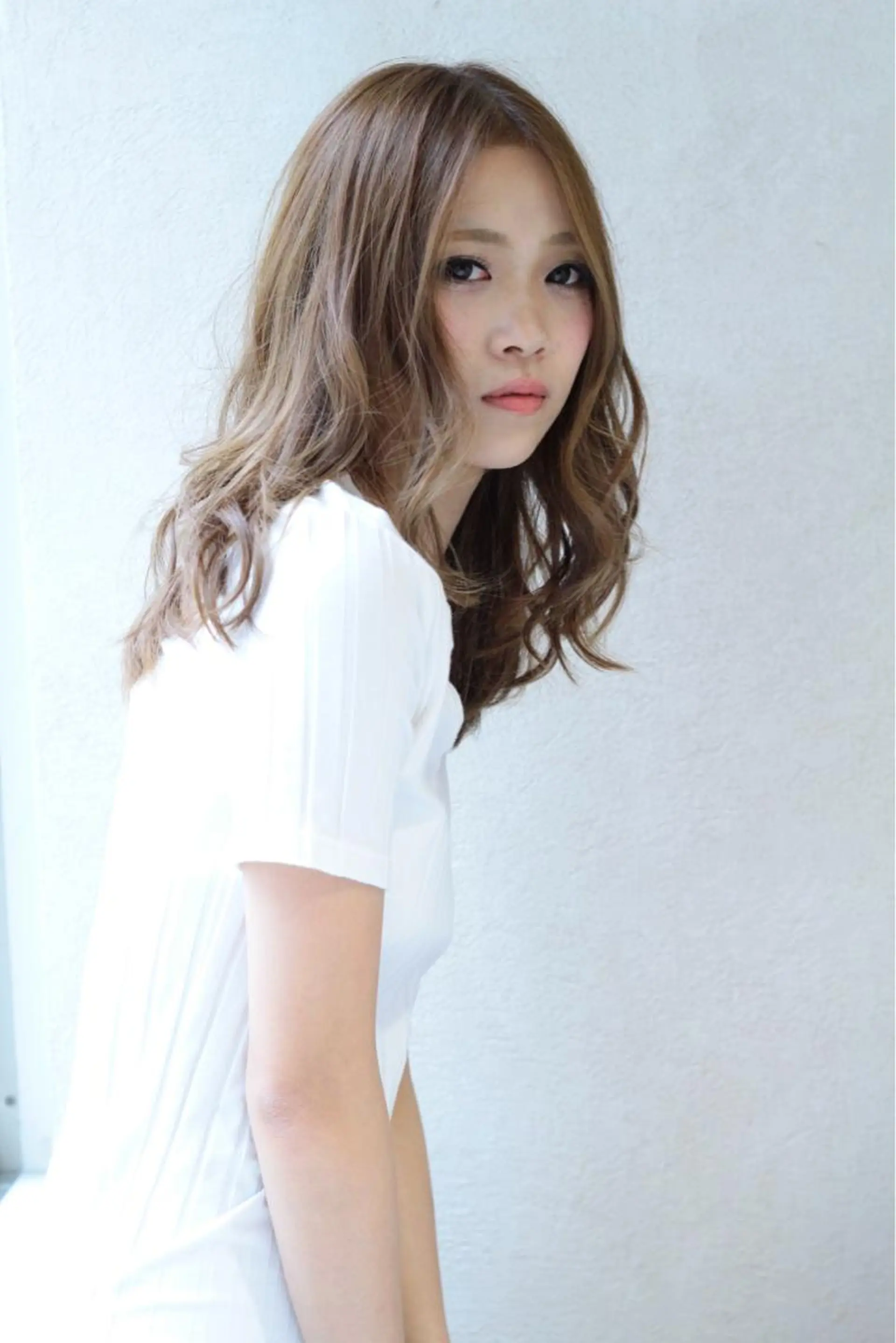 ミディアム セミロング カラー パーマ アッシュ ベージュカラー 透明感カラー Dolce　梅田所属・城領 直輝のヘアスタイル