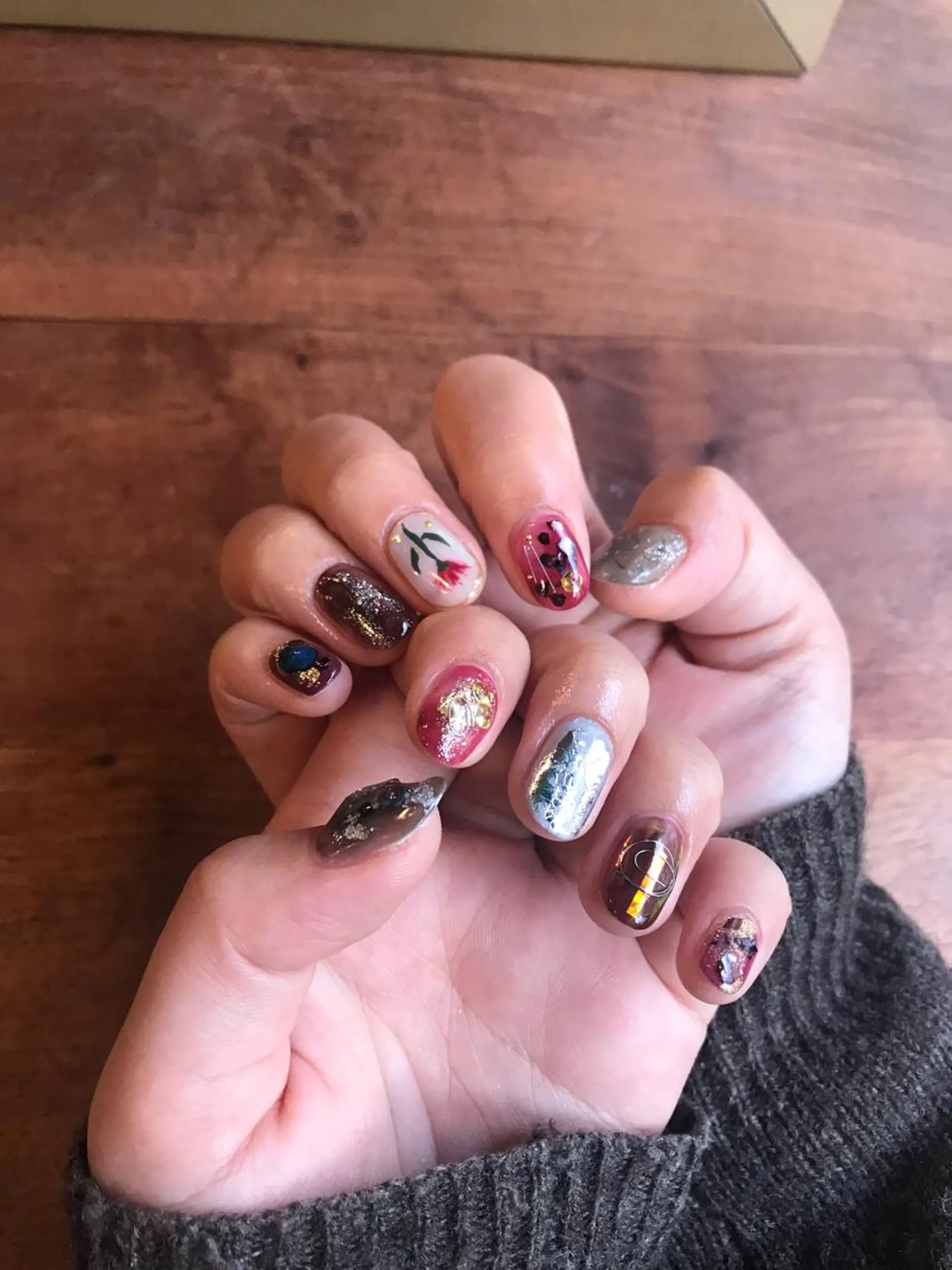 ネイル ハンドネイル キラキラ オメメのネイルデザイン