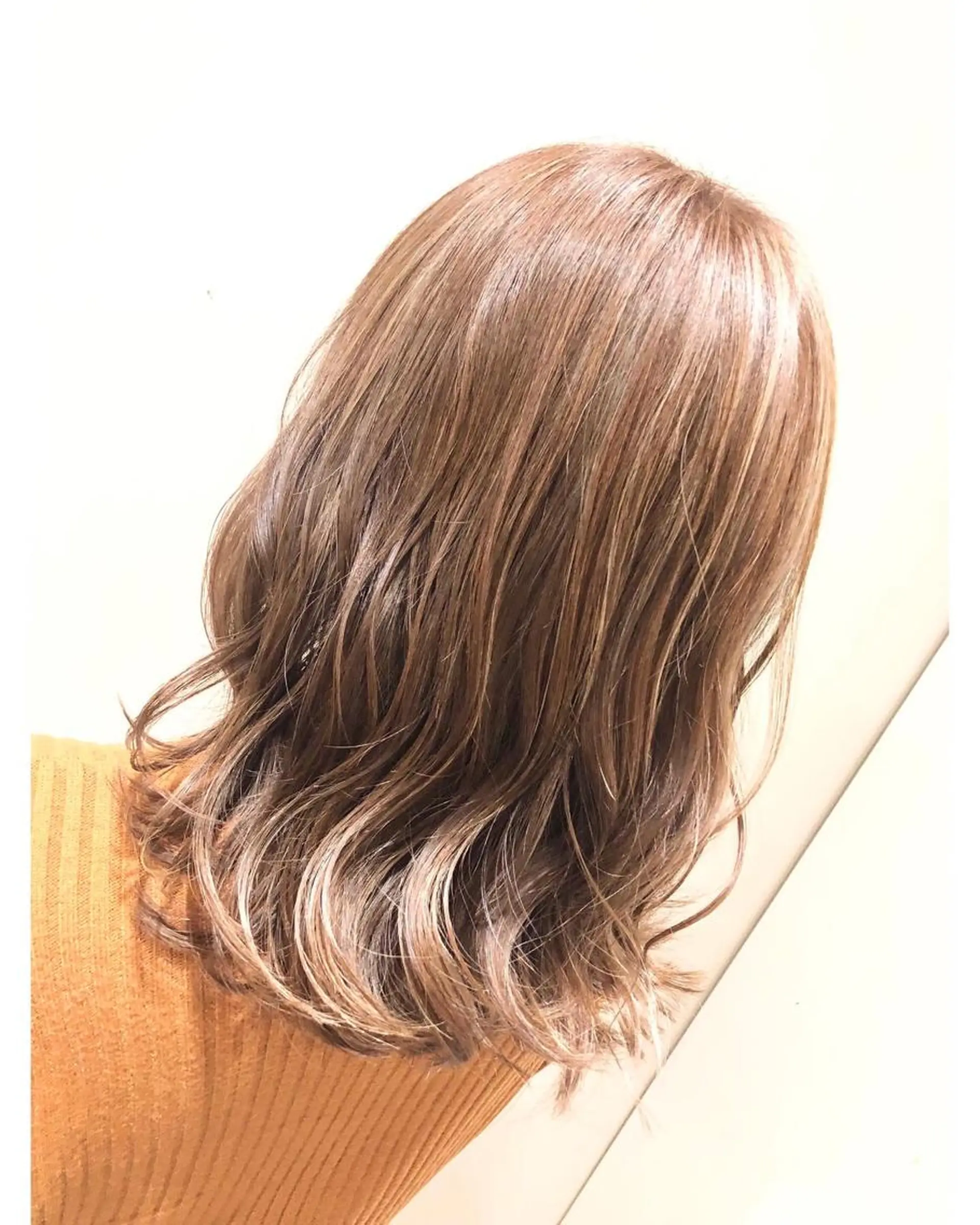セミロング カラー ハイライトカラー ハイライト ヘアカラー トリートメント 💓シールエクステ for...のヘアスタイル