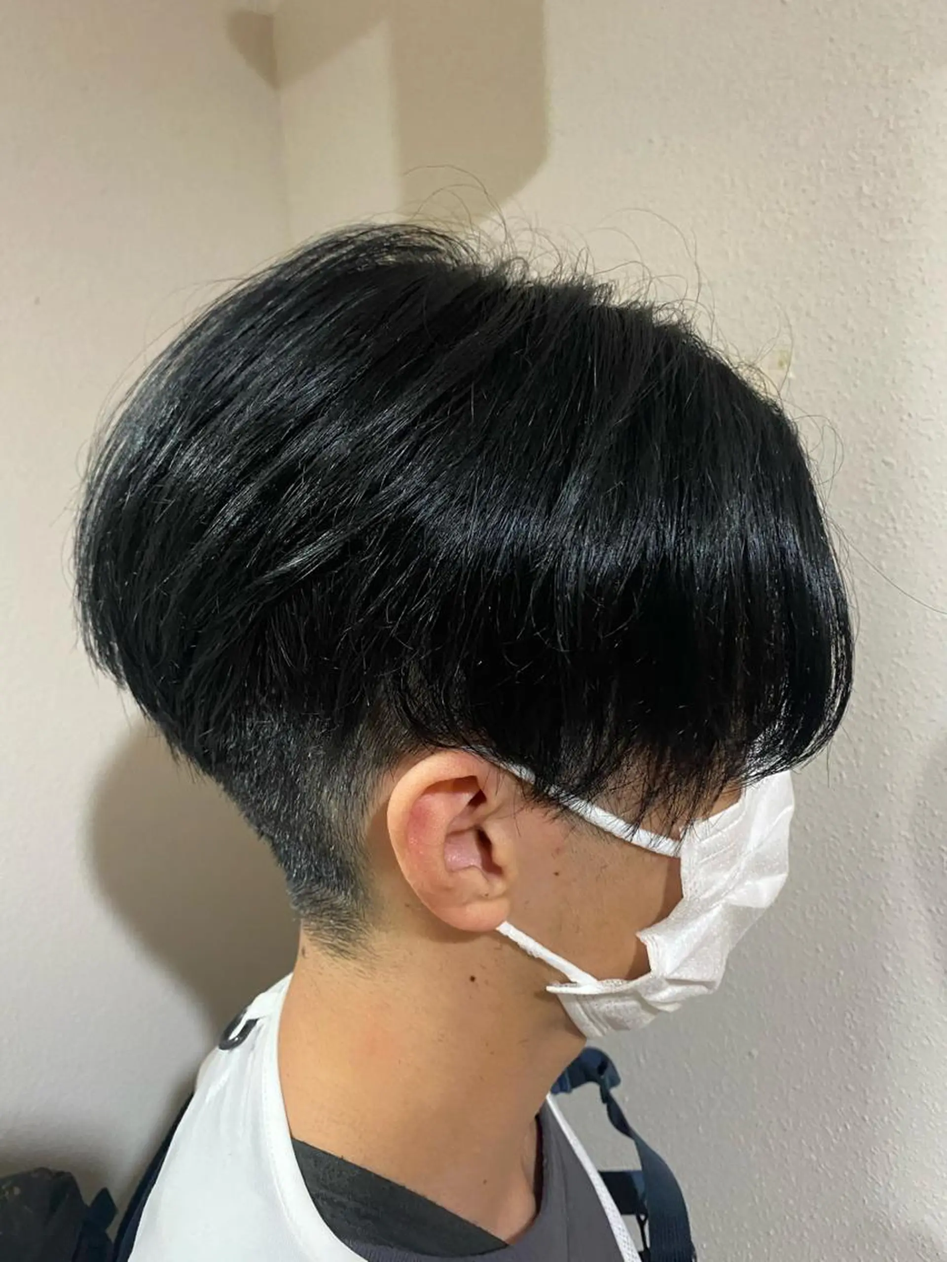 ショート メンズ センターパート カット 三ノ宮フェザーパーマ 蕃本 啓利のヘアスタイル