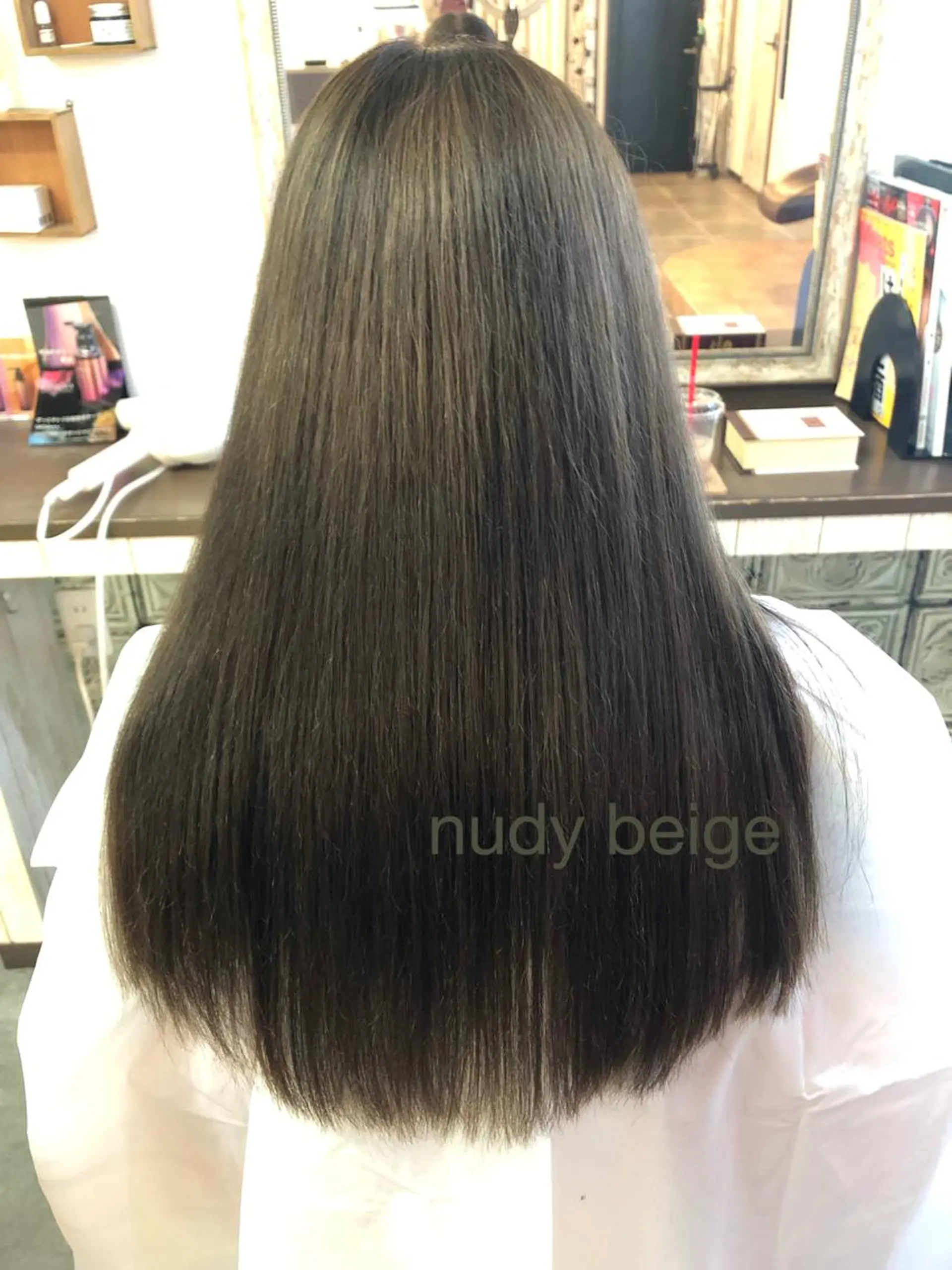 ロング カラー ベージュカラー ブリーチ ブルーカラー カット ヘアカラー トリートメント 森田 一平のヘアスタイル
