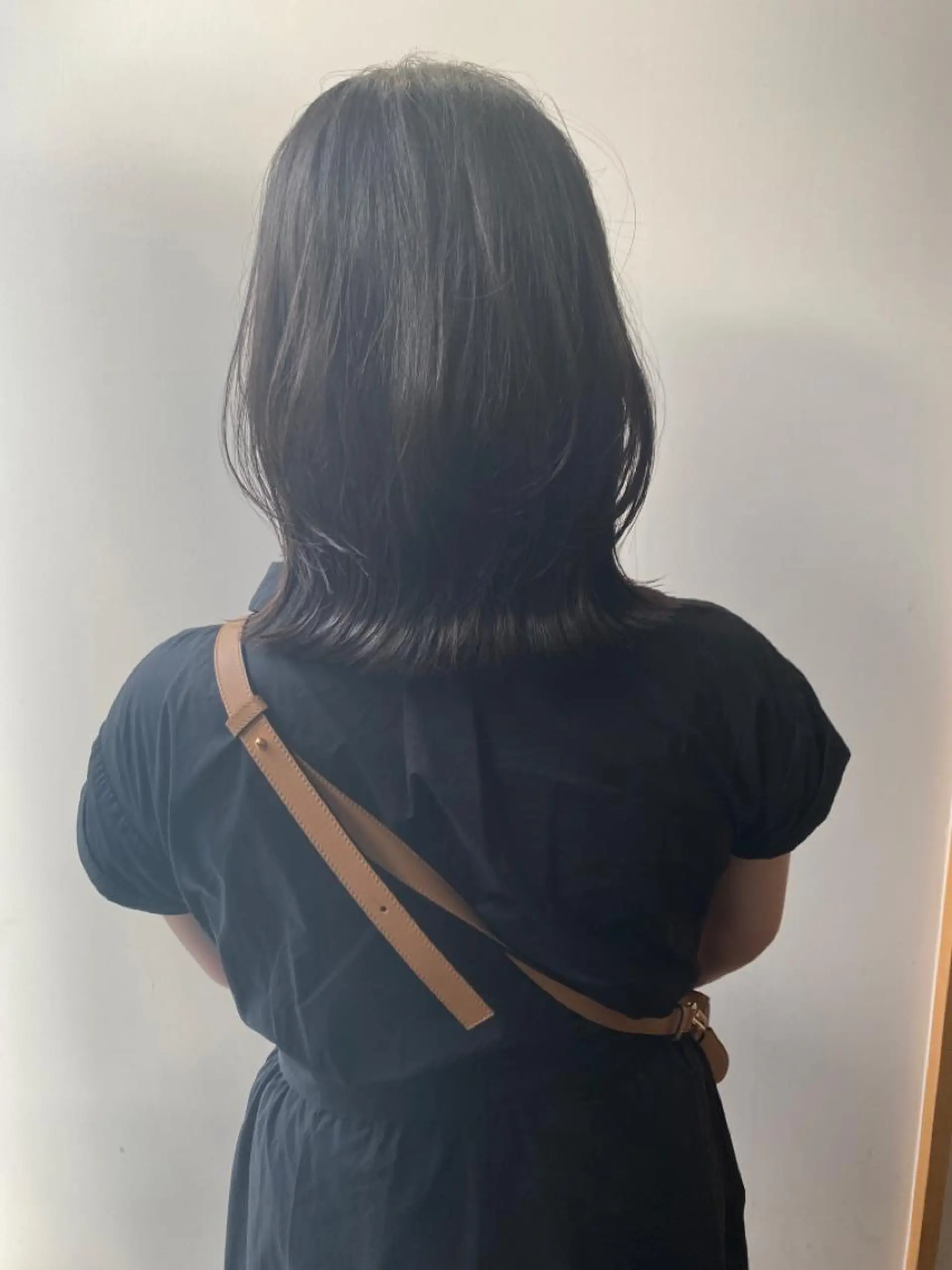 ミディアム カラー THE DAY所属・AKI HASHIMOTOのヘアスタイル