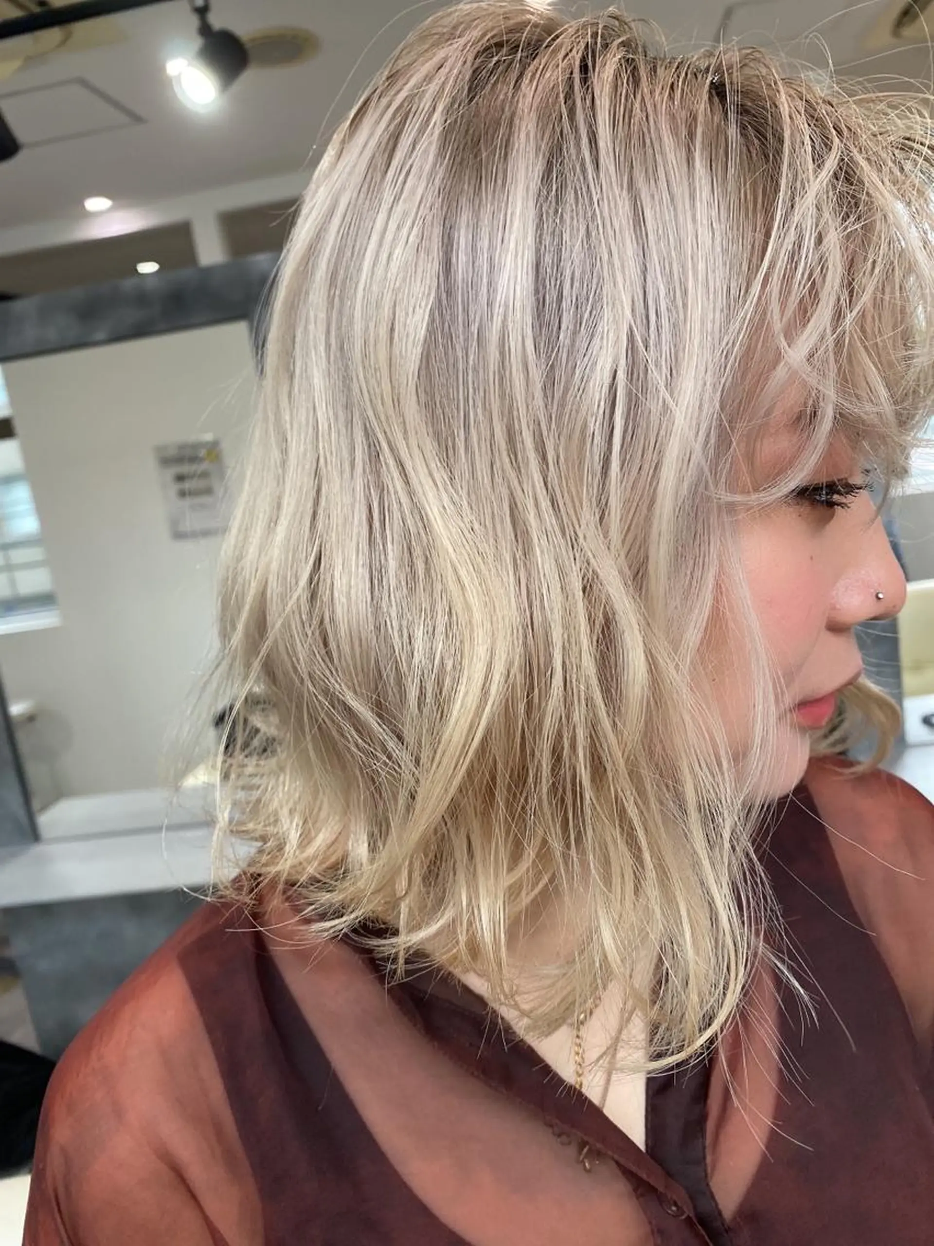 ミディアム カラー ブロンド ヘアカラー salowin所属・ハイトーンカラー 馬場みなみのヘアスタイル