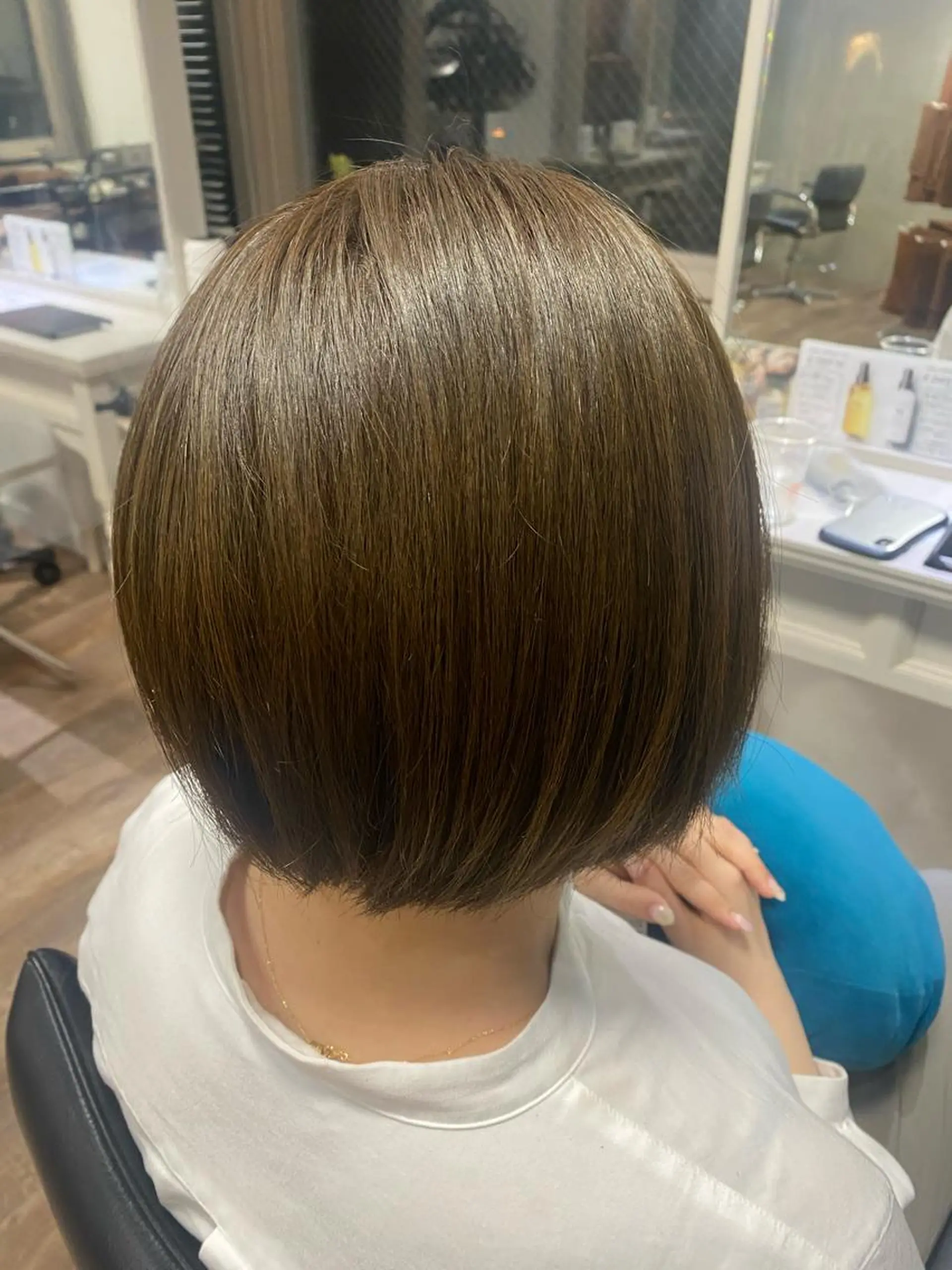 ショート カラー ベージュカラー オリーブベージュ ヘアカラー ボブ/透明感カラー 岸本涼奈のヘアスタイル