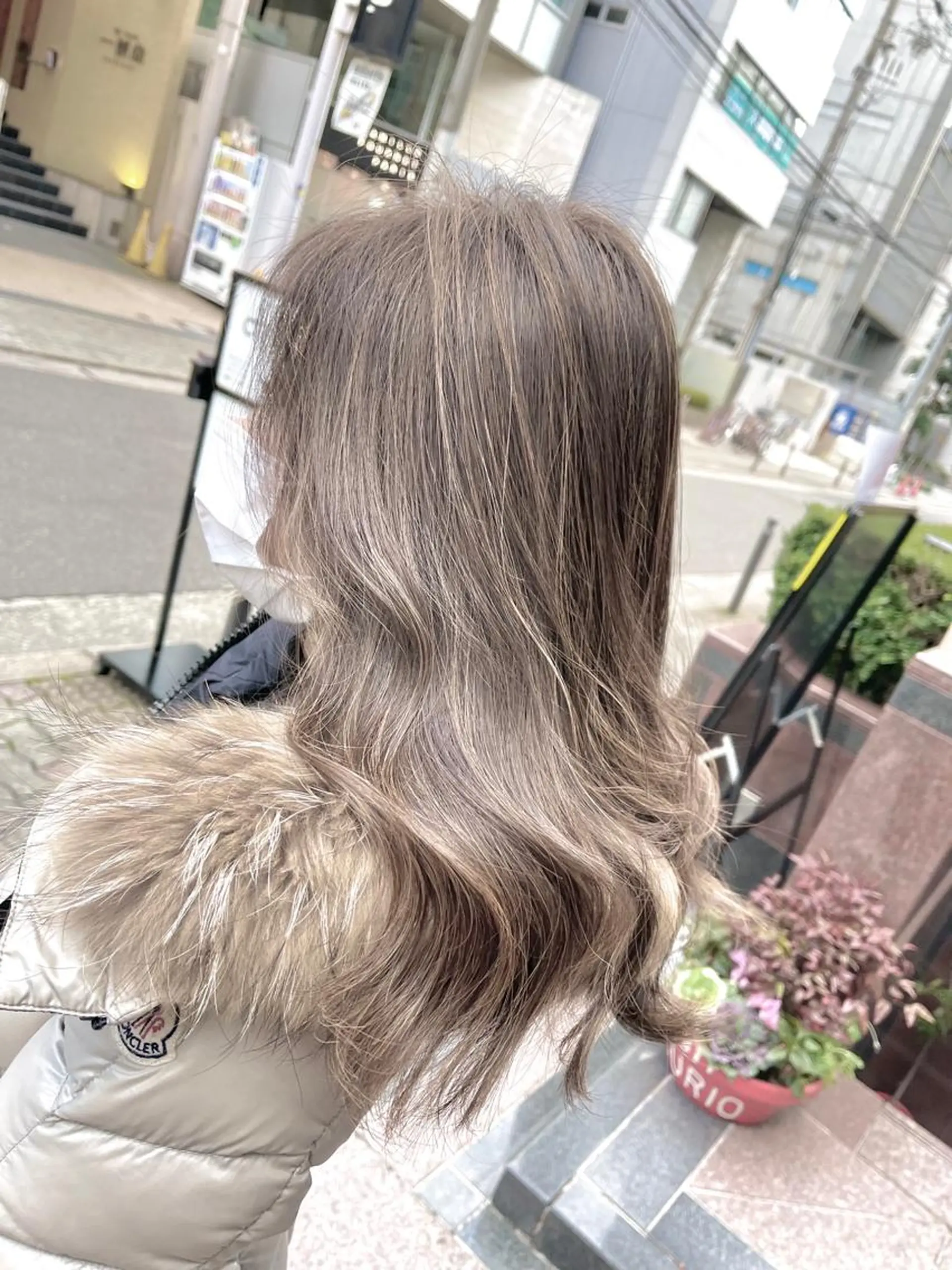 ロング カラー アディクシーカラー ベージュカラー ブリーチ ケアブリーチ ハイライトカラー i  plus＋所属・髪質改善で 憧れの潤艶美髪にのヘアスタイル