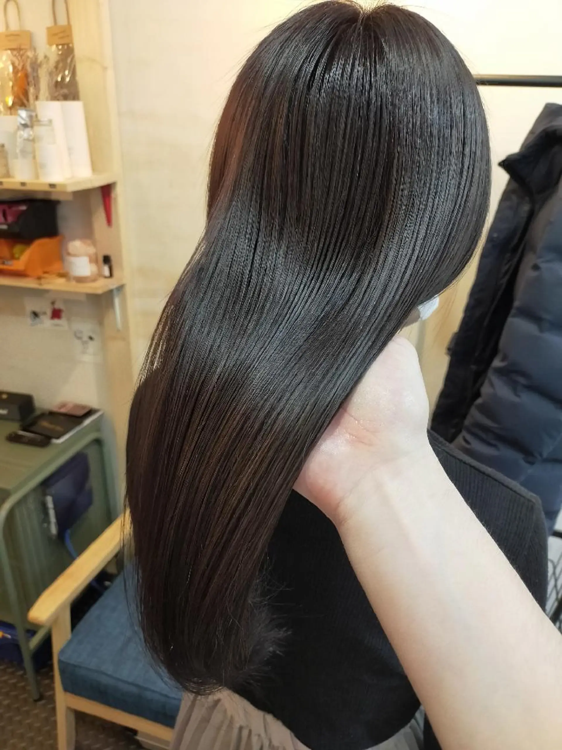 セミロング カラー カット ヘアカラー トリートメント SUN GLOW  サングロウ所属・ナカノメ トシアキのヘアスタイル