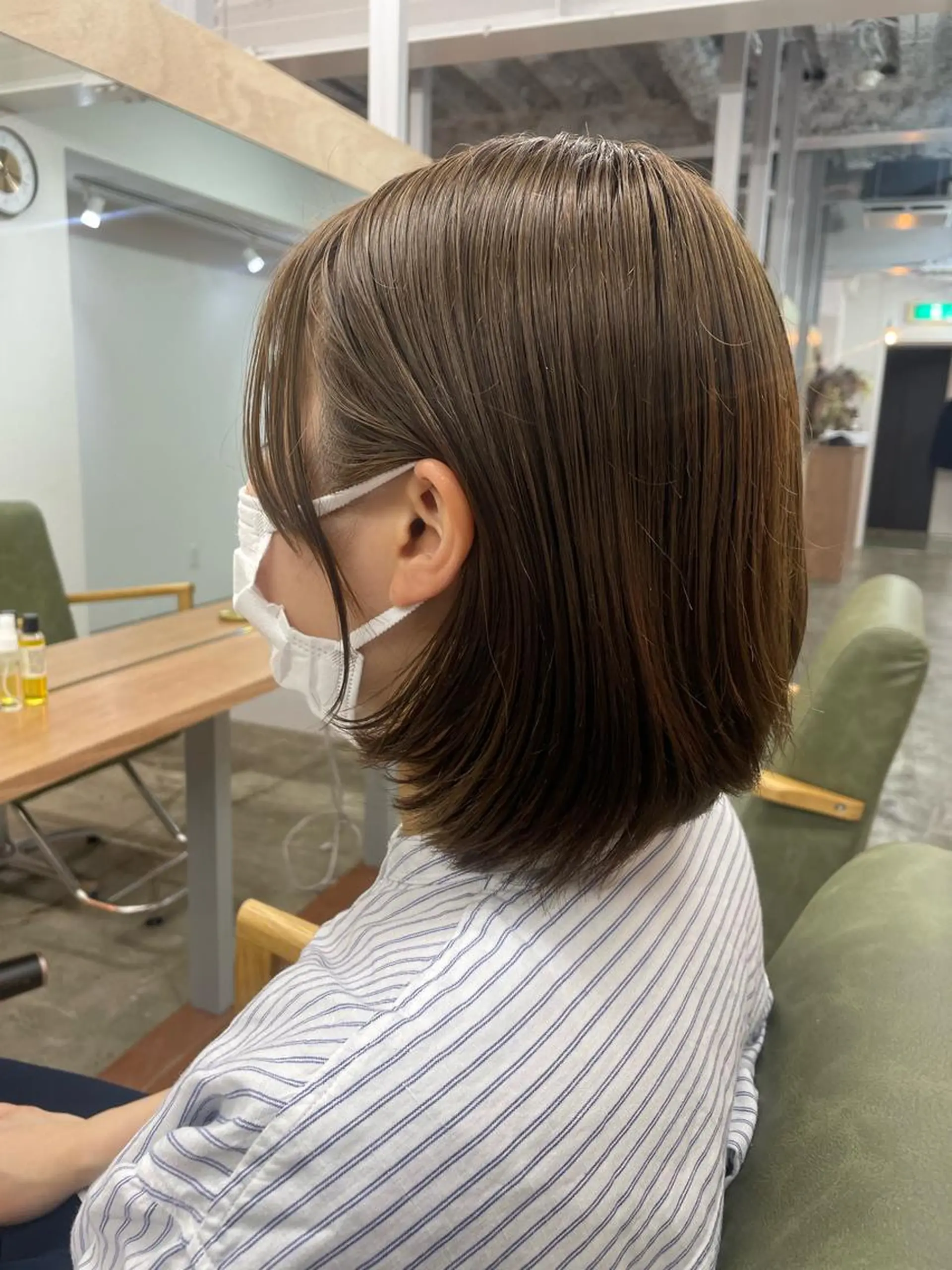 ミディアム カラー ボブレイヤー ベージュカラー ブリーチ ブラウンカラー ブラウンベージュ さかした ちなのヘアスタイル
