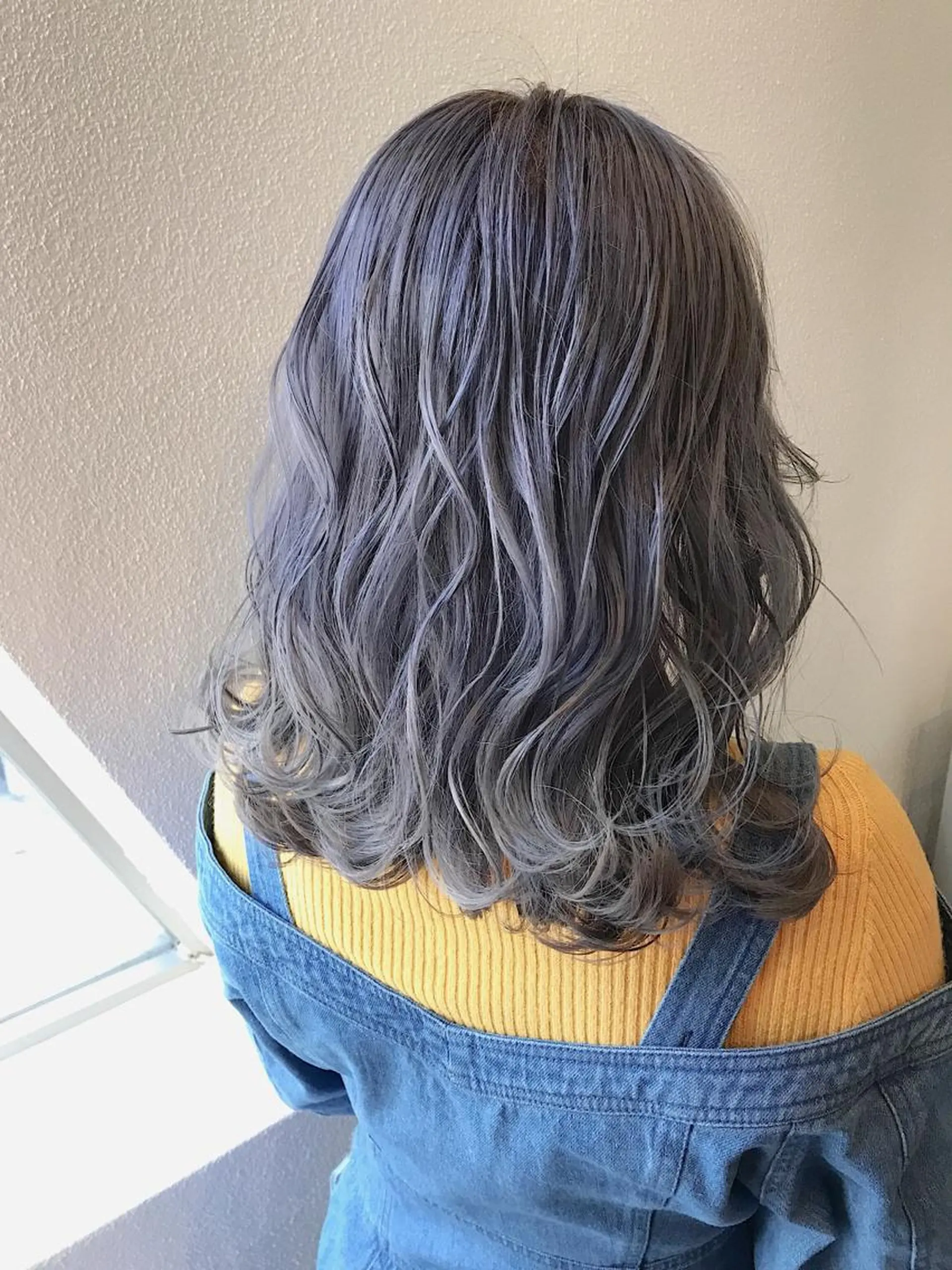 ミディアム カラー シルバー ホワイトシルバー ヘアカラー トリートメント lani 天神大名/ブリーチのヘアスタイル
