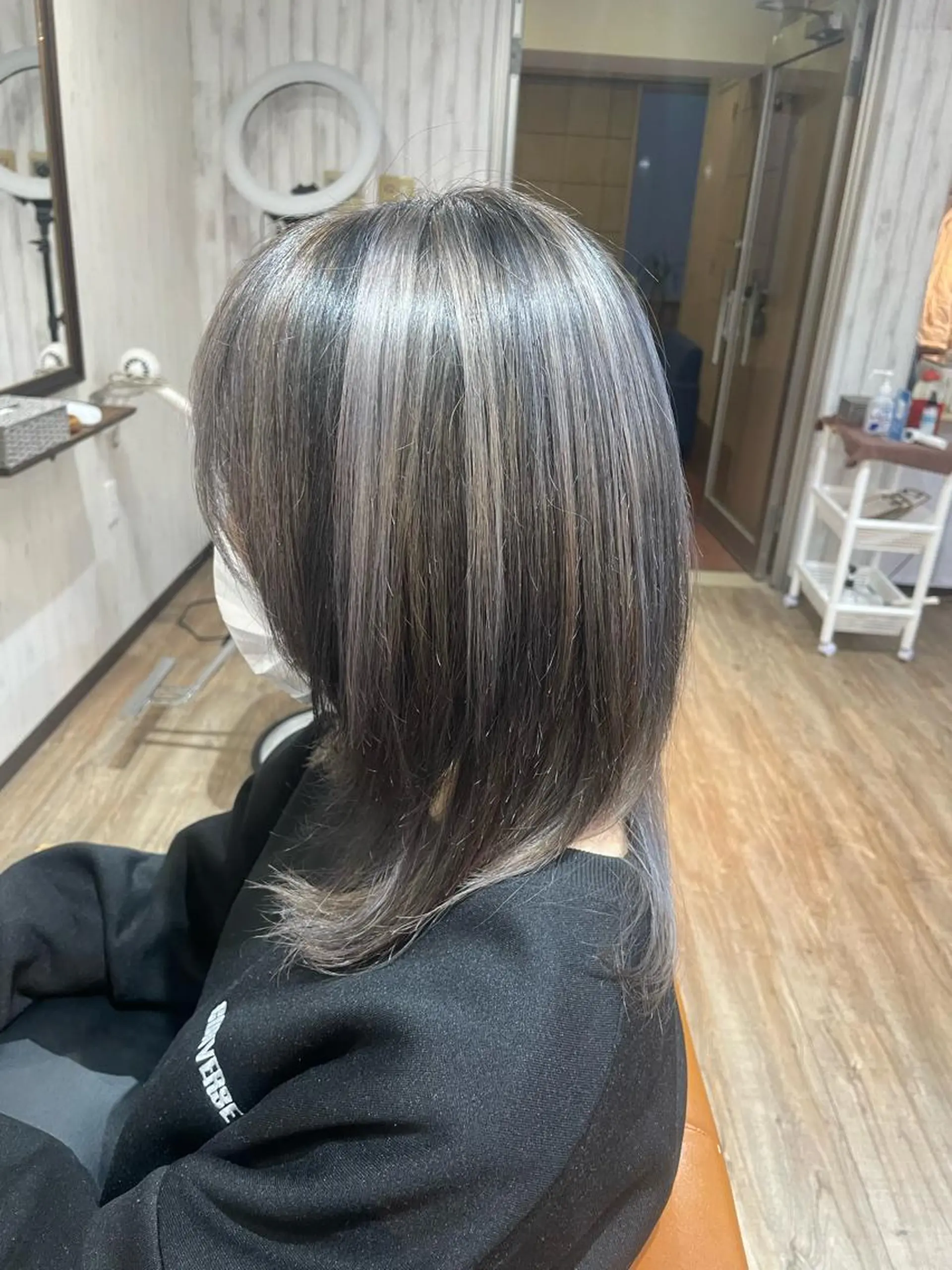 セミロング セミロングパーマ ハイライト 髪質改善 レイヤーカット 縮毛矯正 カット トリートメント 髪質改善ayame 横山諒のヘアスタイル
