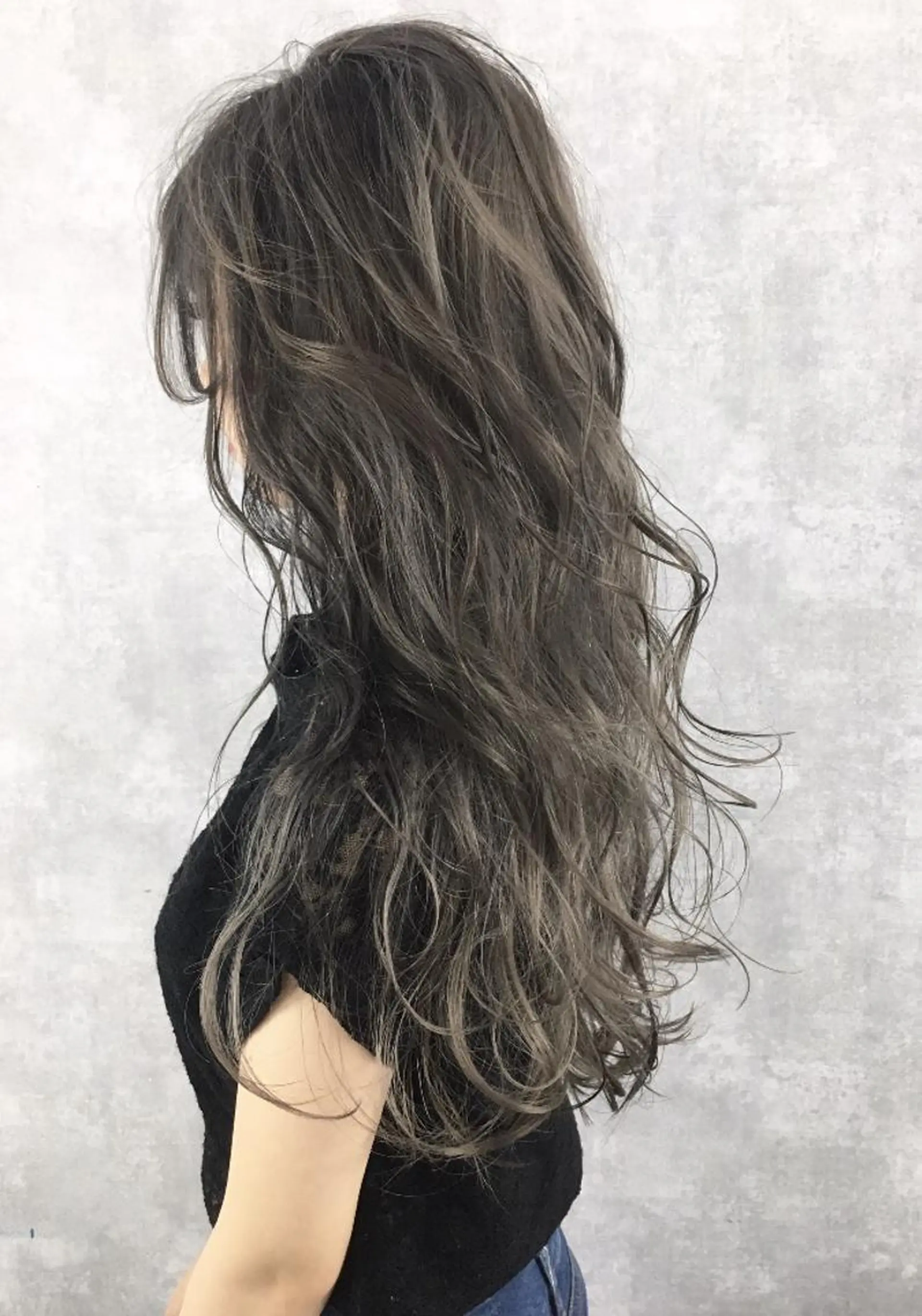ロング カラー ヘアアレンジ ダークグレー ダークグレージュ グレージュ レイヤーカット BLend 渋谷のヘアスタイル