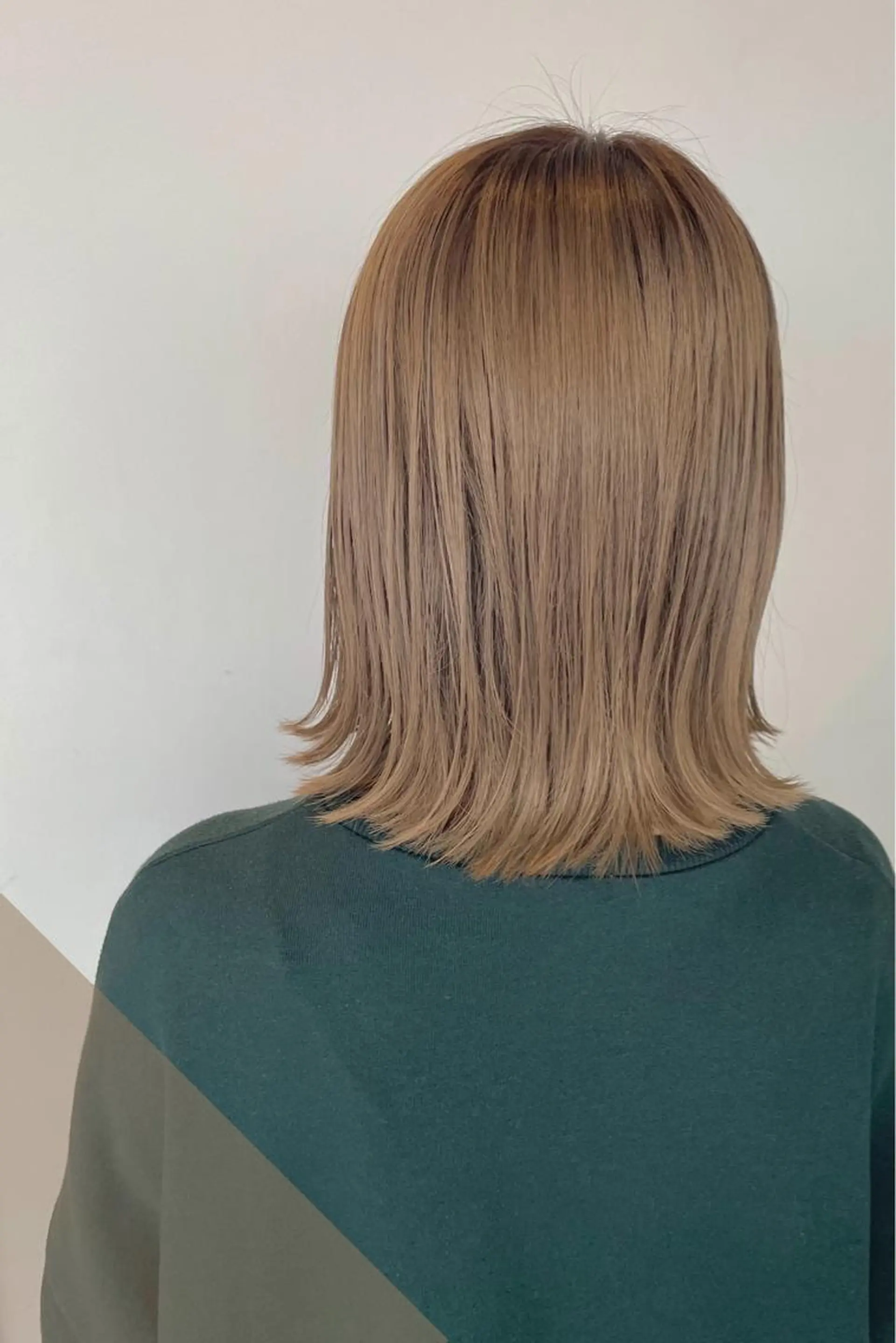 ミディアム カラー 菊地 紗矢のヘアスタイル