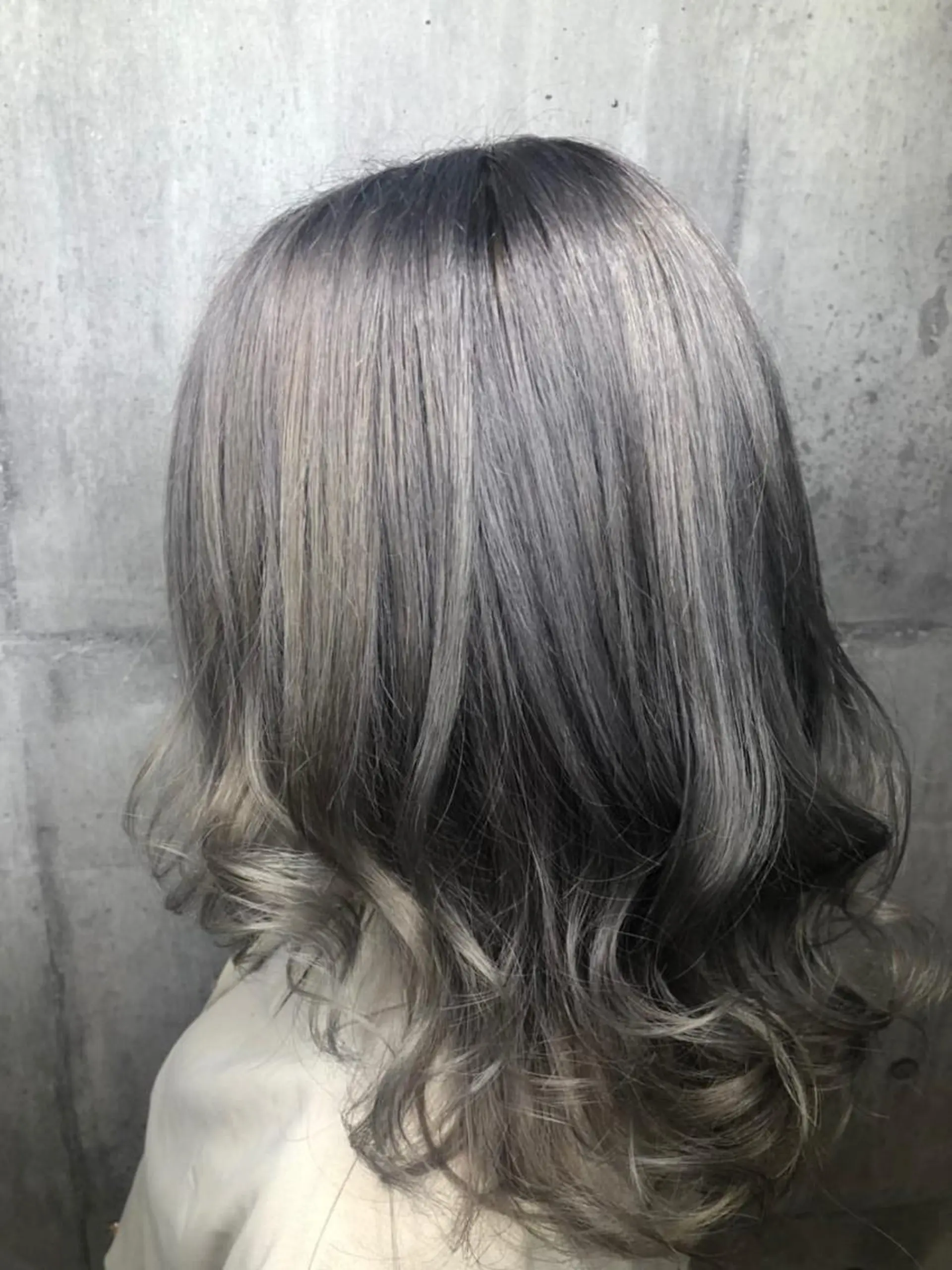 ミディアム アッシュ カット ヘアカラー トリートメント Lino所属・ﾊｲﾗｲﾄ/ﾚｲﾔｰ ｶｯﾄ/大嶽謙のヘアスタイル