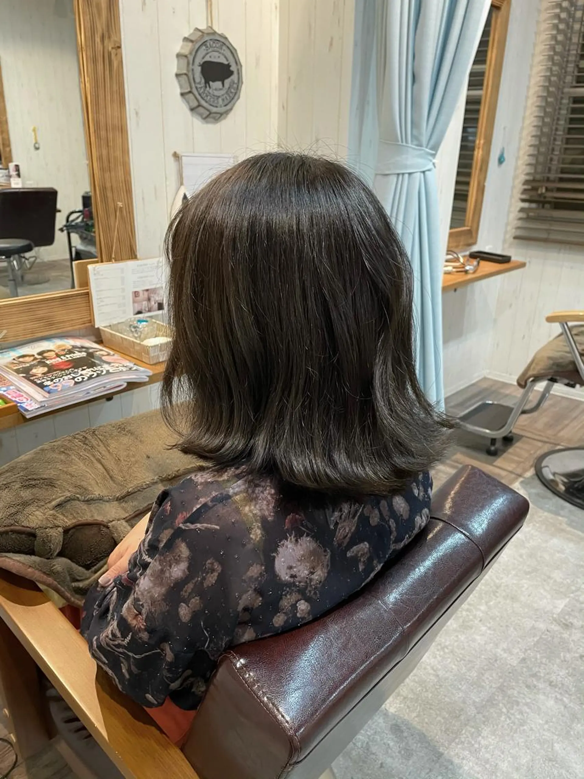 ミディアム カラー アッシュ 外ハネヘア 小阪 将司のヘアスタイル